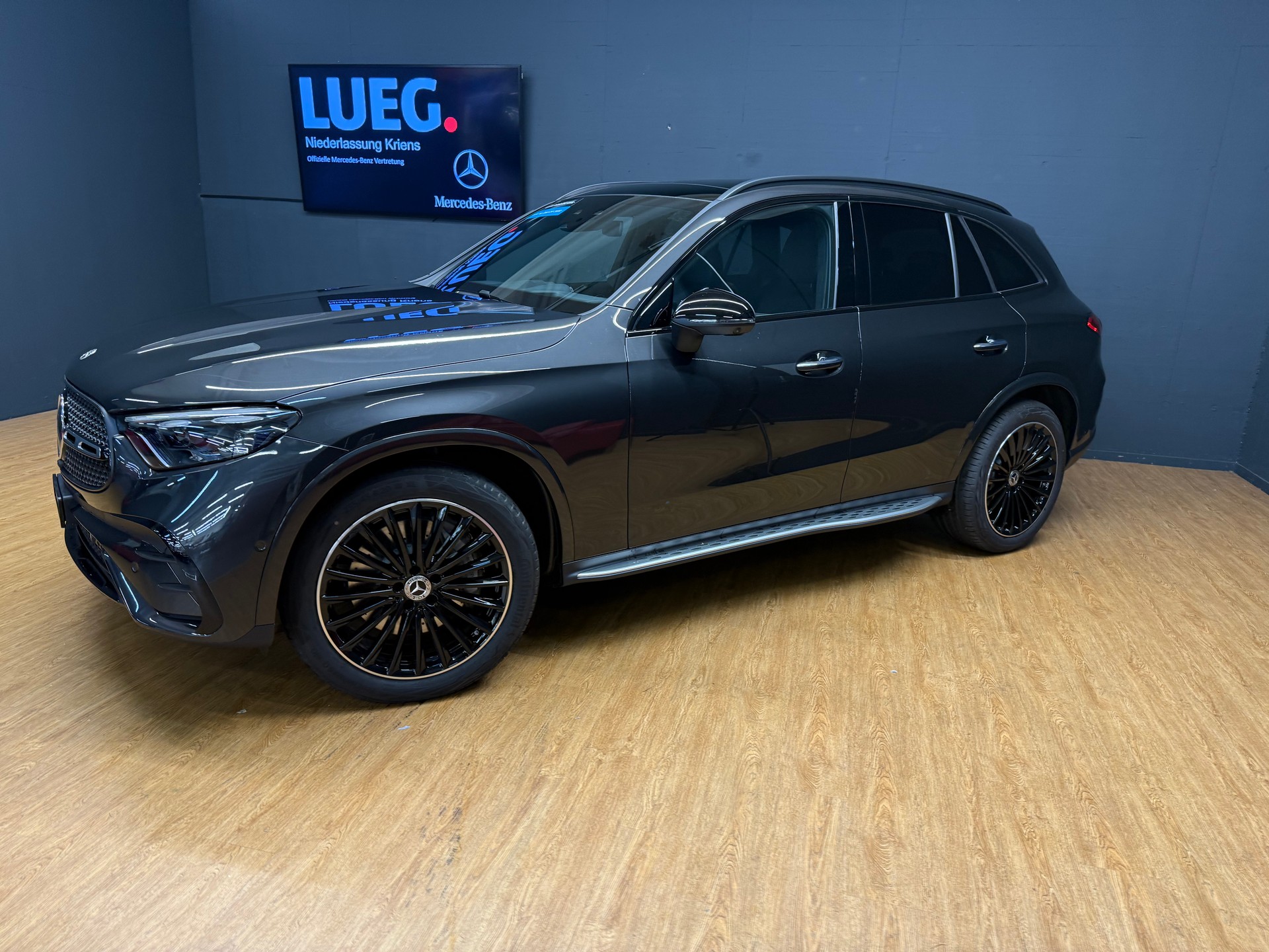 MERCEDES-BENZ GLC 300 d 4M - AMG / DISTRONIC / 360 Grad Kamera-image-1