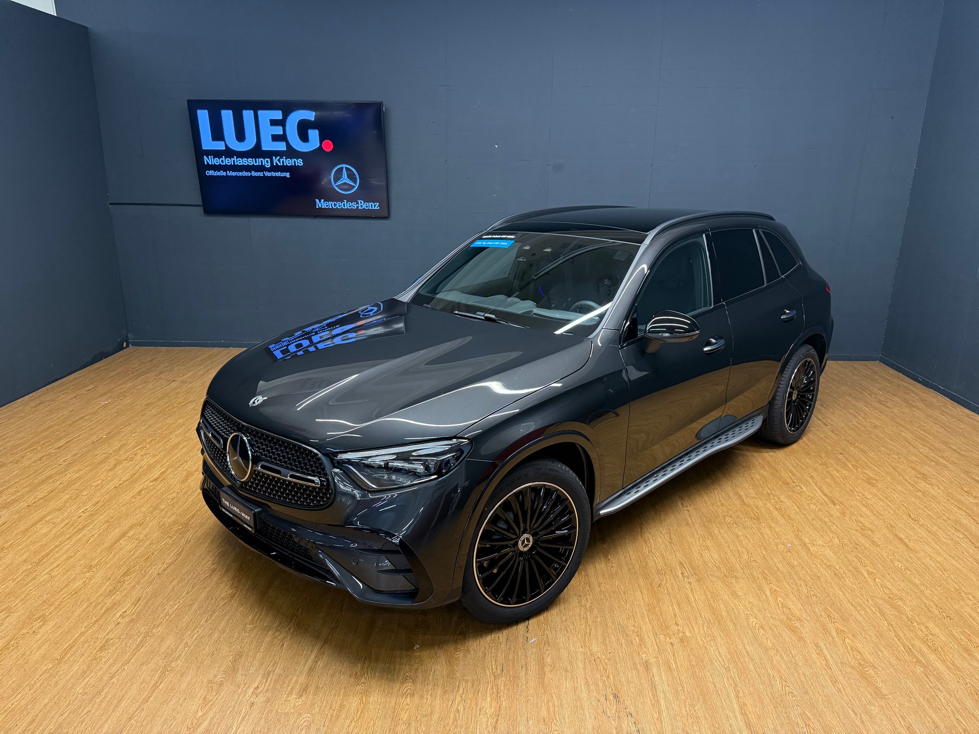 MERCEDES-BENZ GLC 300 d 4M - AMG / DISTRONIC / 360 Grad Kamera-image-3