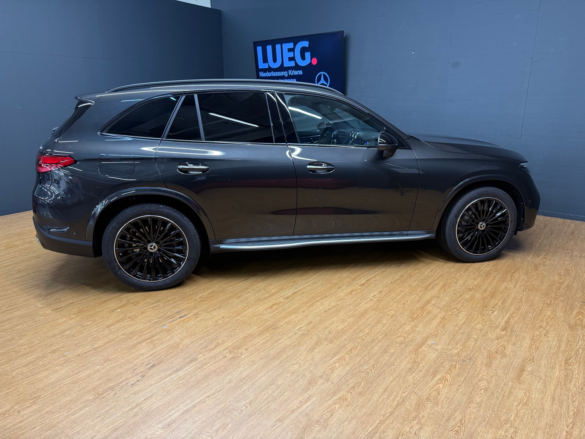 MERCEDES-BENZ GLC 300 d 4M - AMG / DISTRONIC / 360 Grad Kamera-image-6