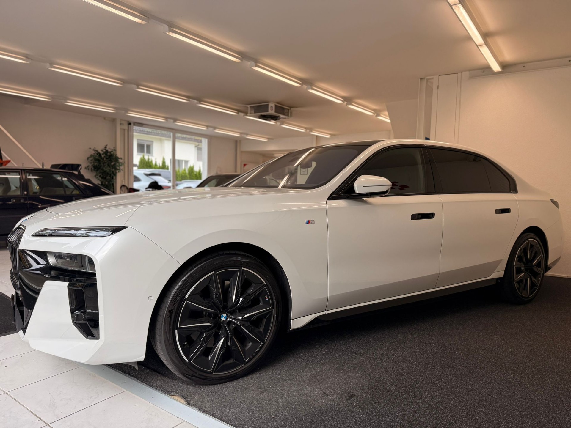 BMW 740d xDrive 48V M Sport Pro Steptronic-image-4