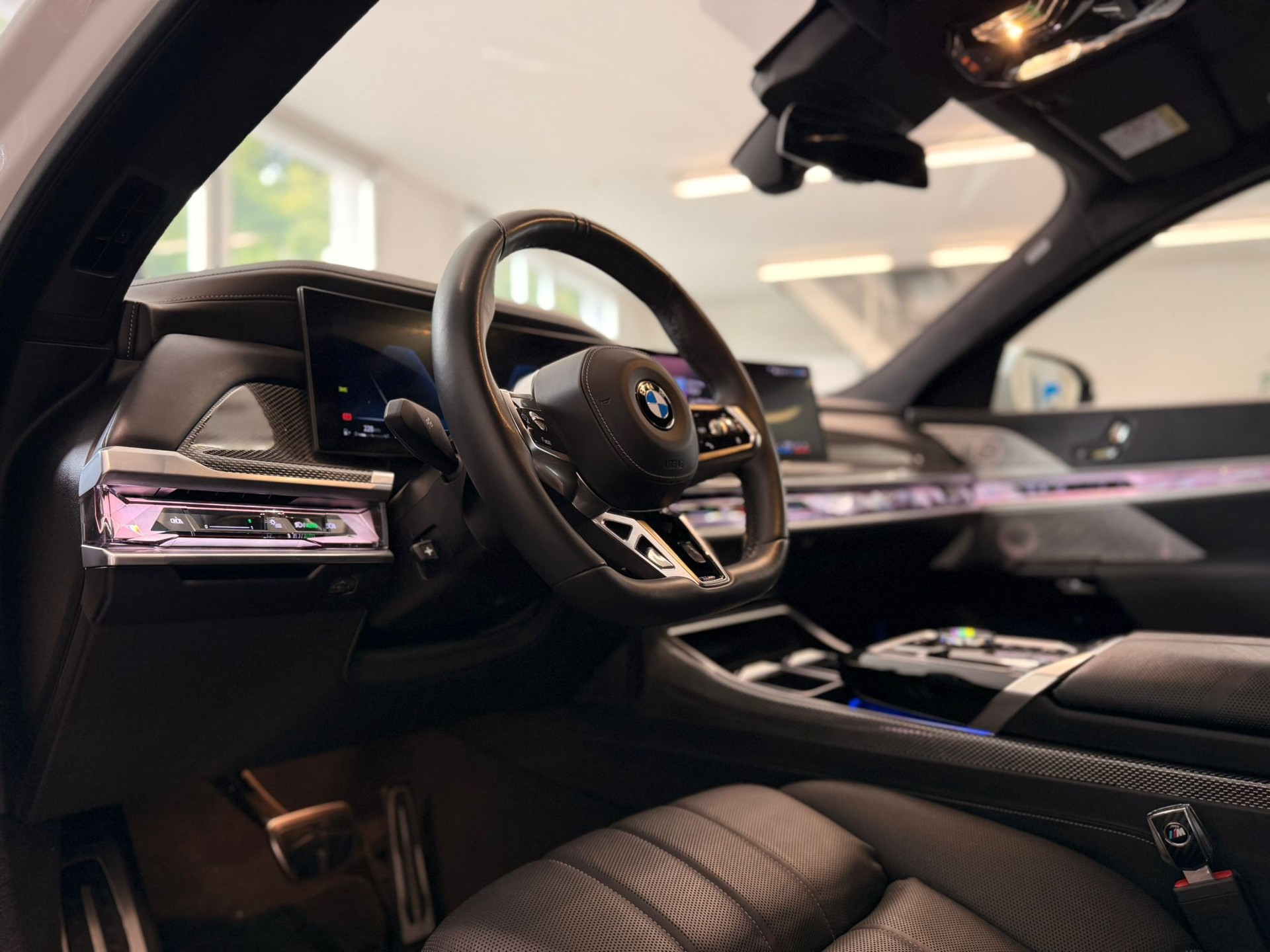 BMW 740d xDrive 48V M Sport Pro Steptronic-image-5