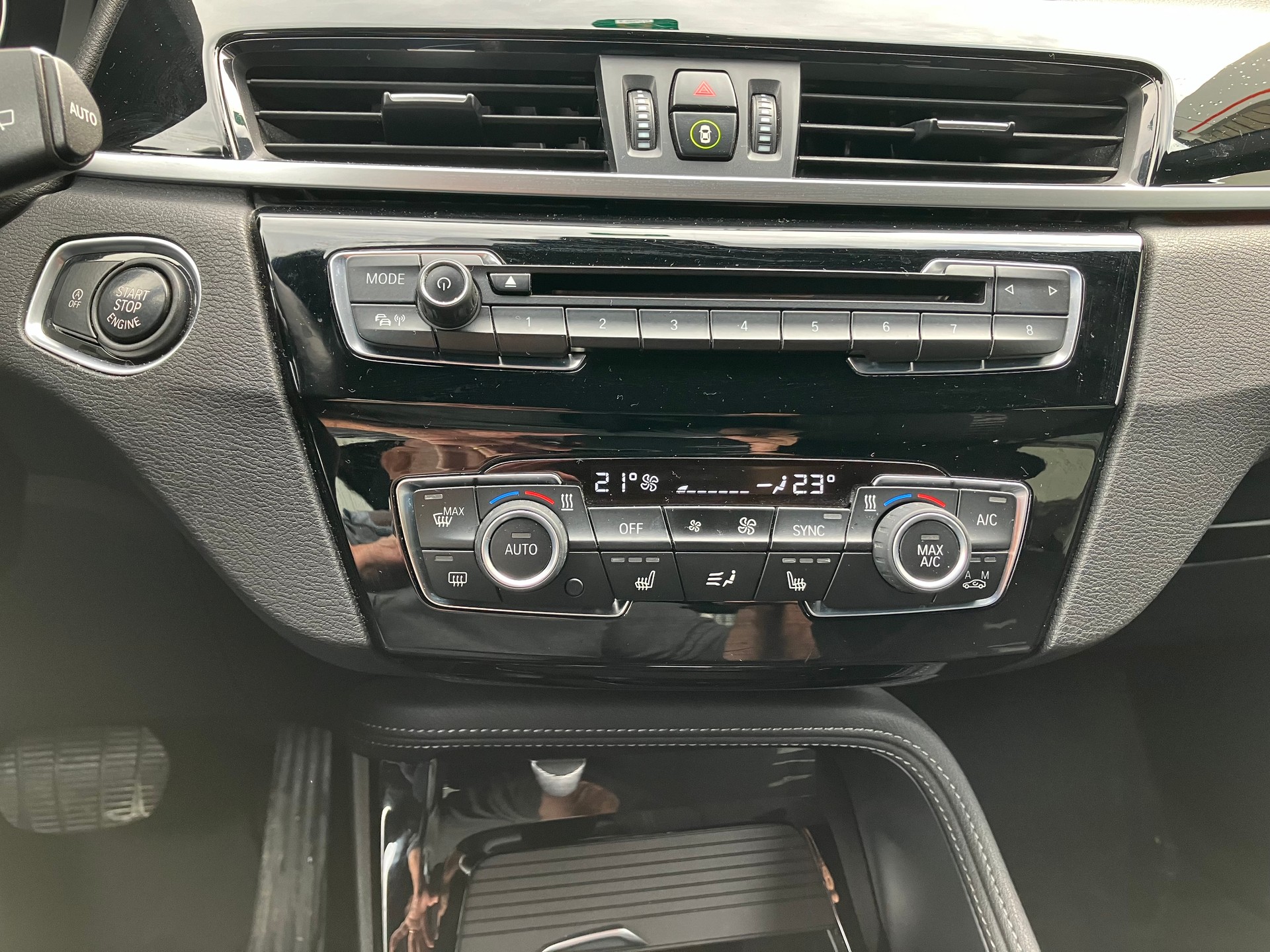 BMW X1 xDrive 18d Sport Line-image-8