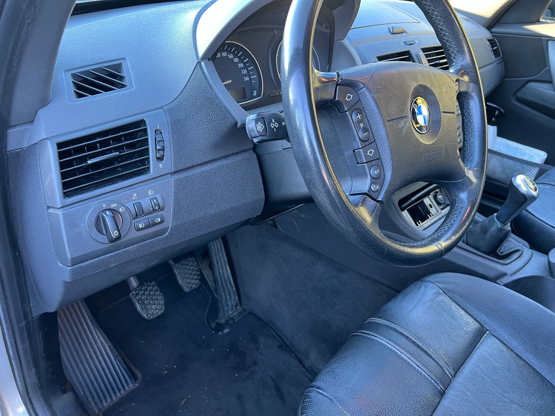 BMW X3 3.0i-image-6
