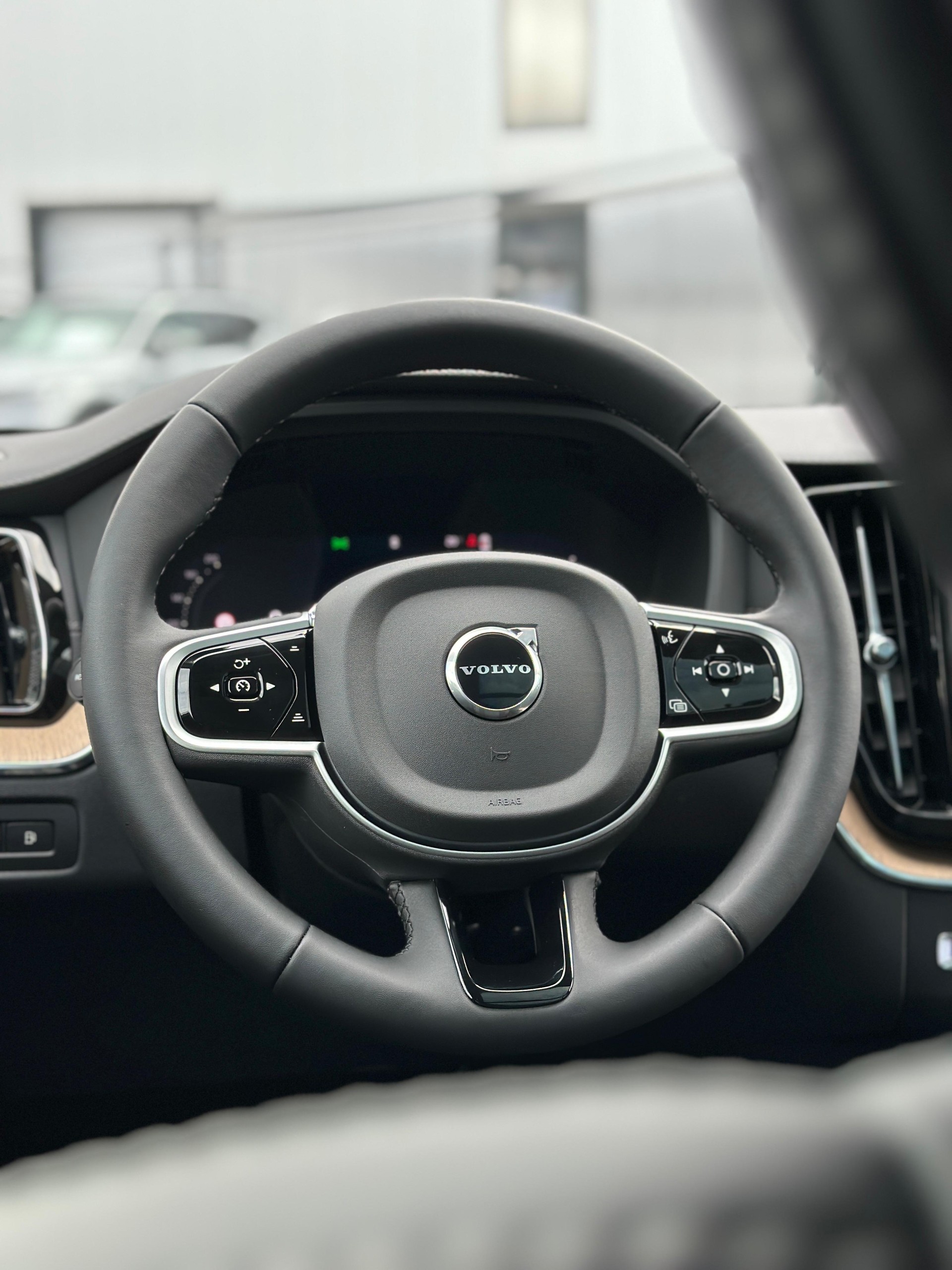 VOLVO XC60 2.0 T8 TE Ultra Dark eAWD-image-9
