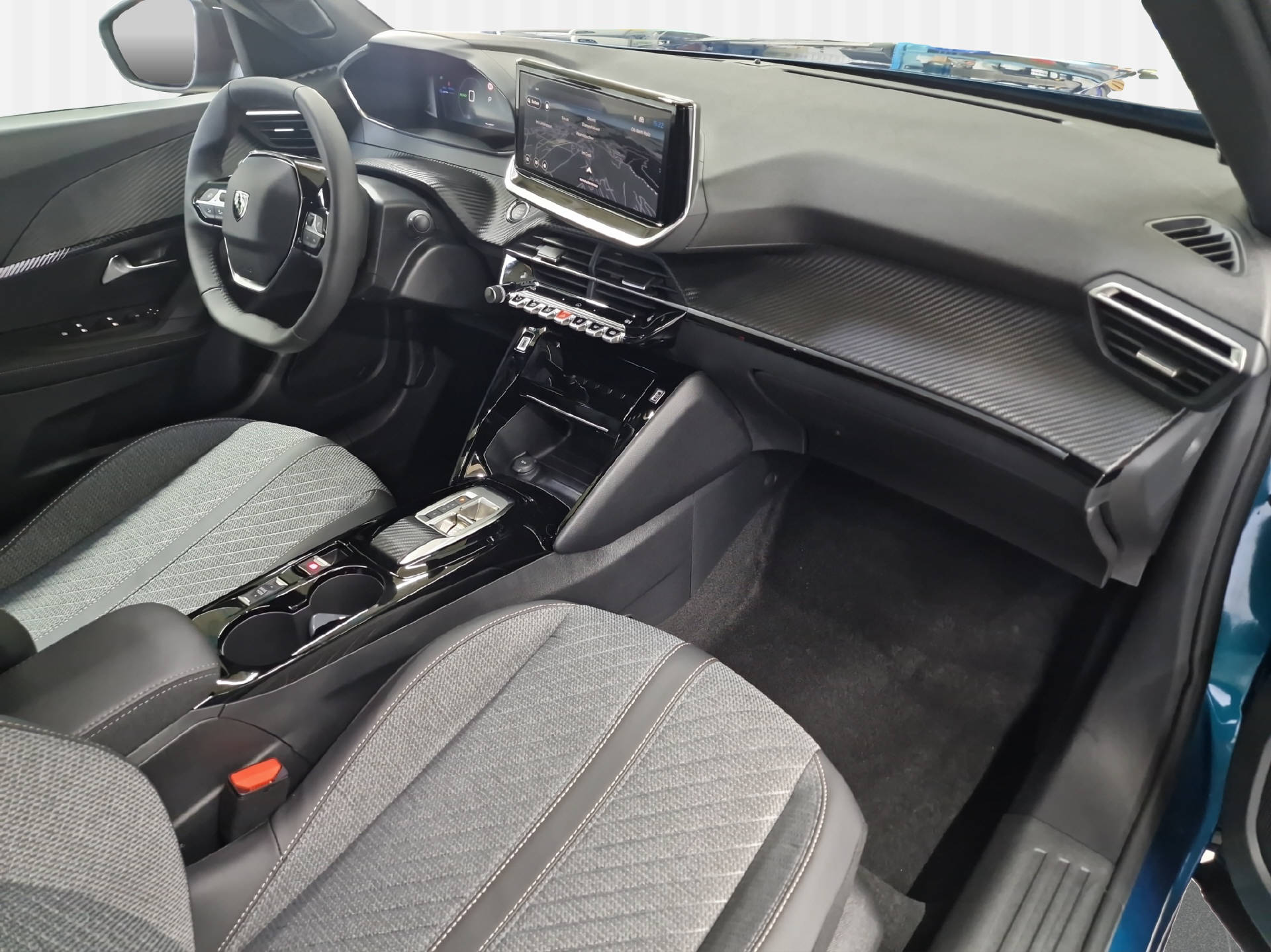 PEUGEOT E-2008 156 Allure-image-10