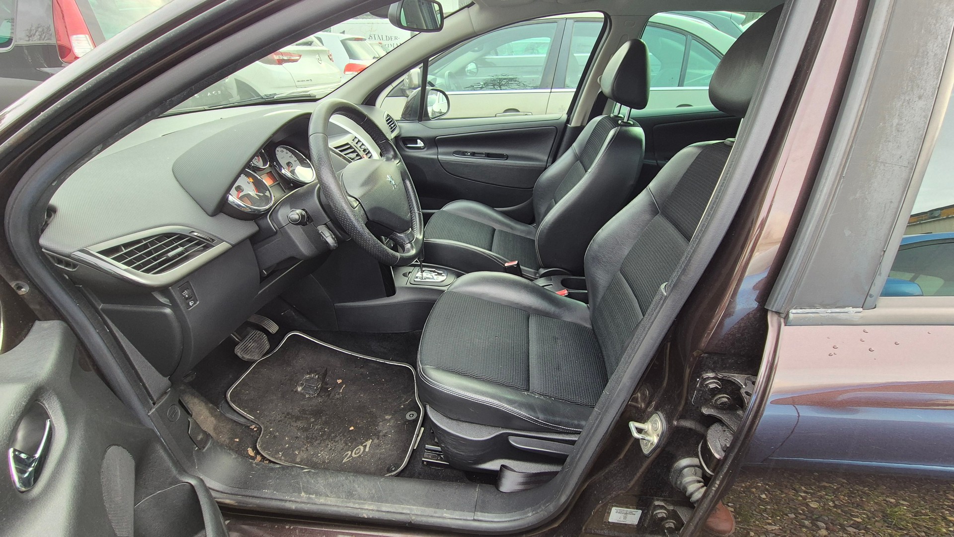 PEUGEOT 207 SW 1.6 16V Allure Automatic-image-7