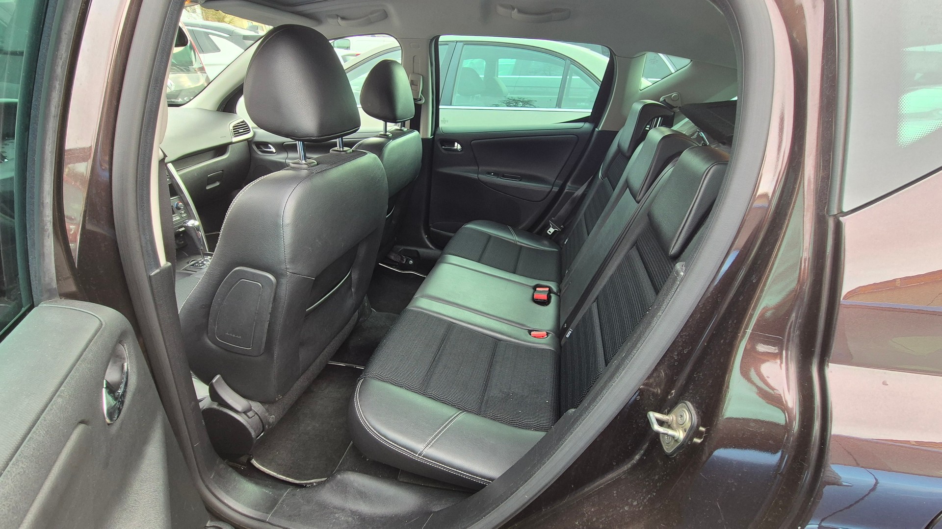 PEUGEOT 207 SW 1.6 16V Allure Automatic-image-8