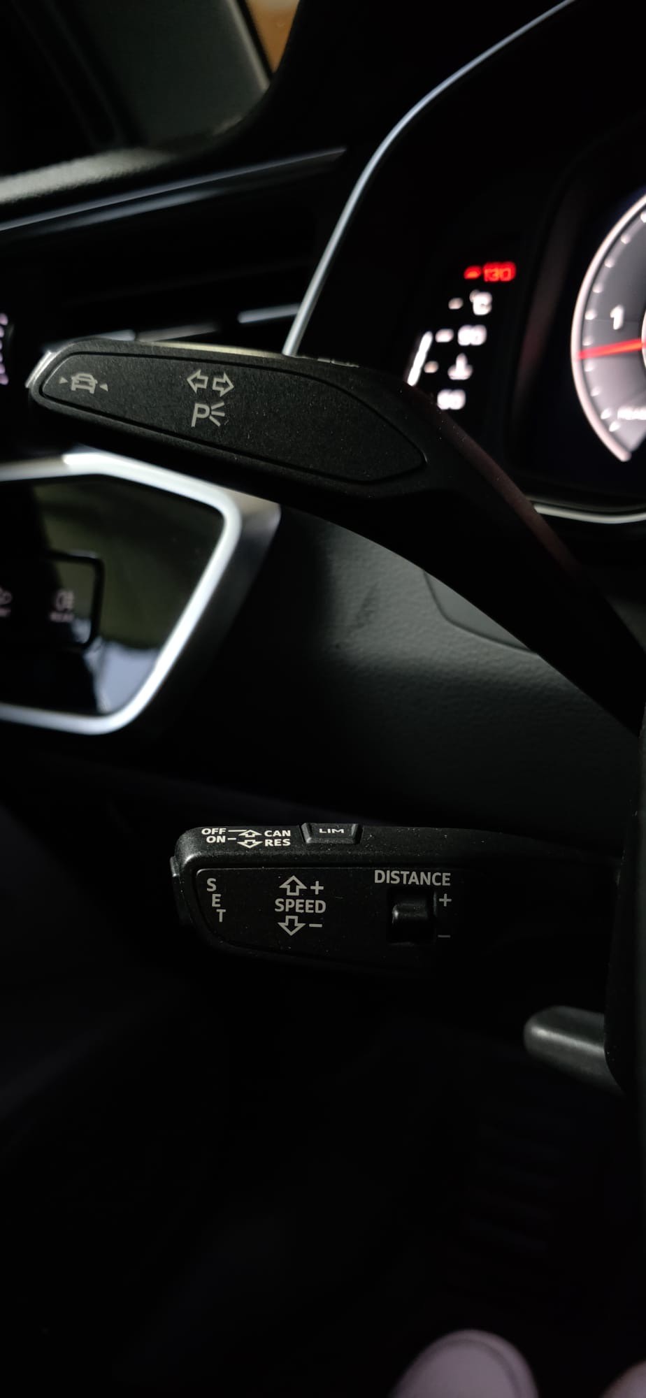AUDI A6 Avant 45 TDI Design quattro tiptronic-image-16
