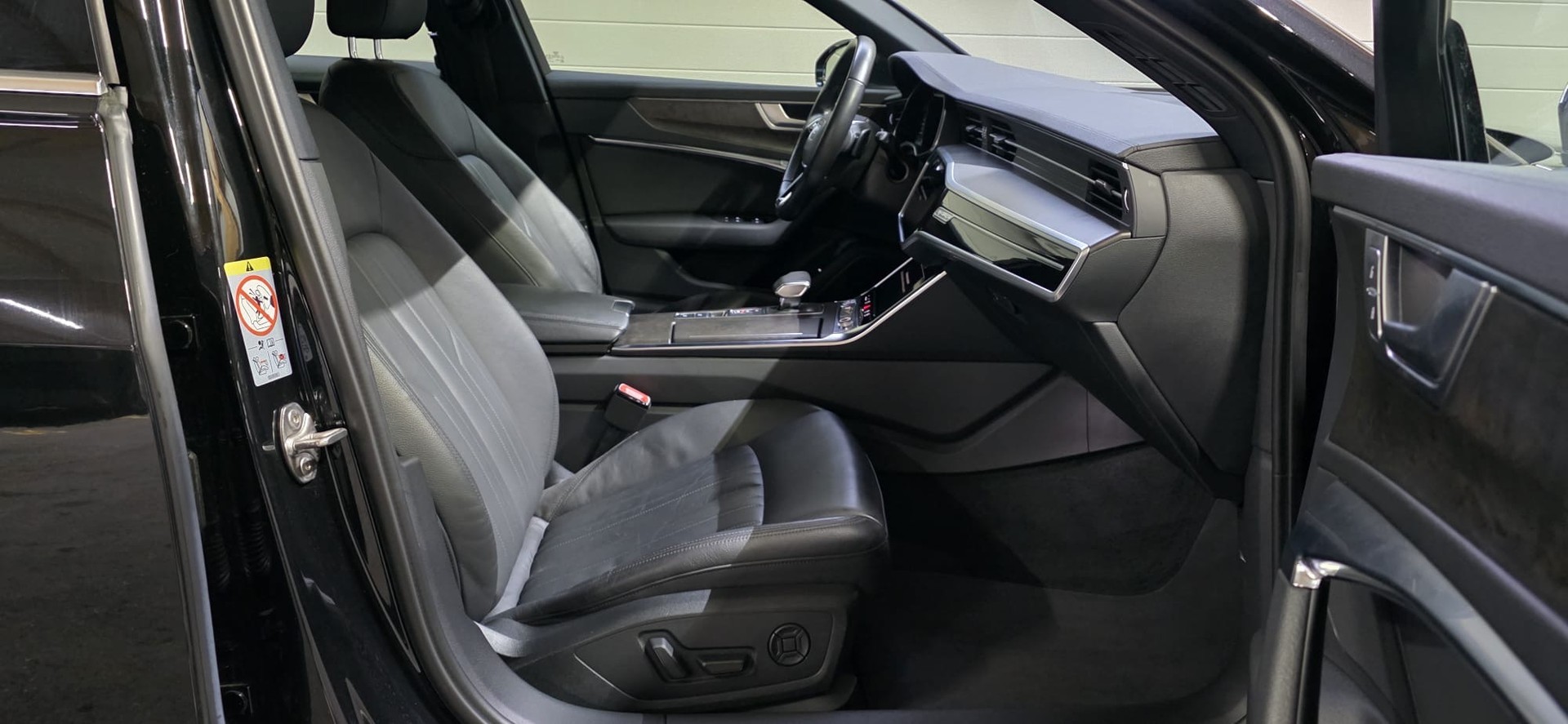 AUDI A6 Avant 45 TDI Design quattro tiptronic-image-10
