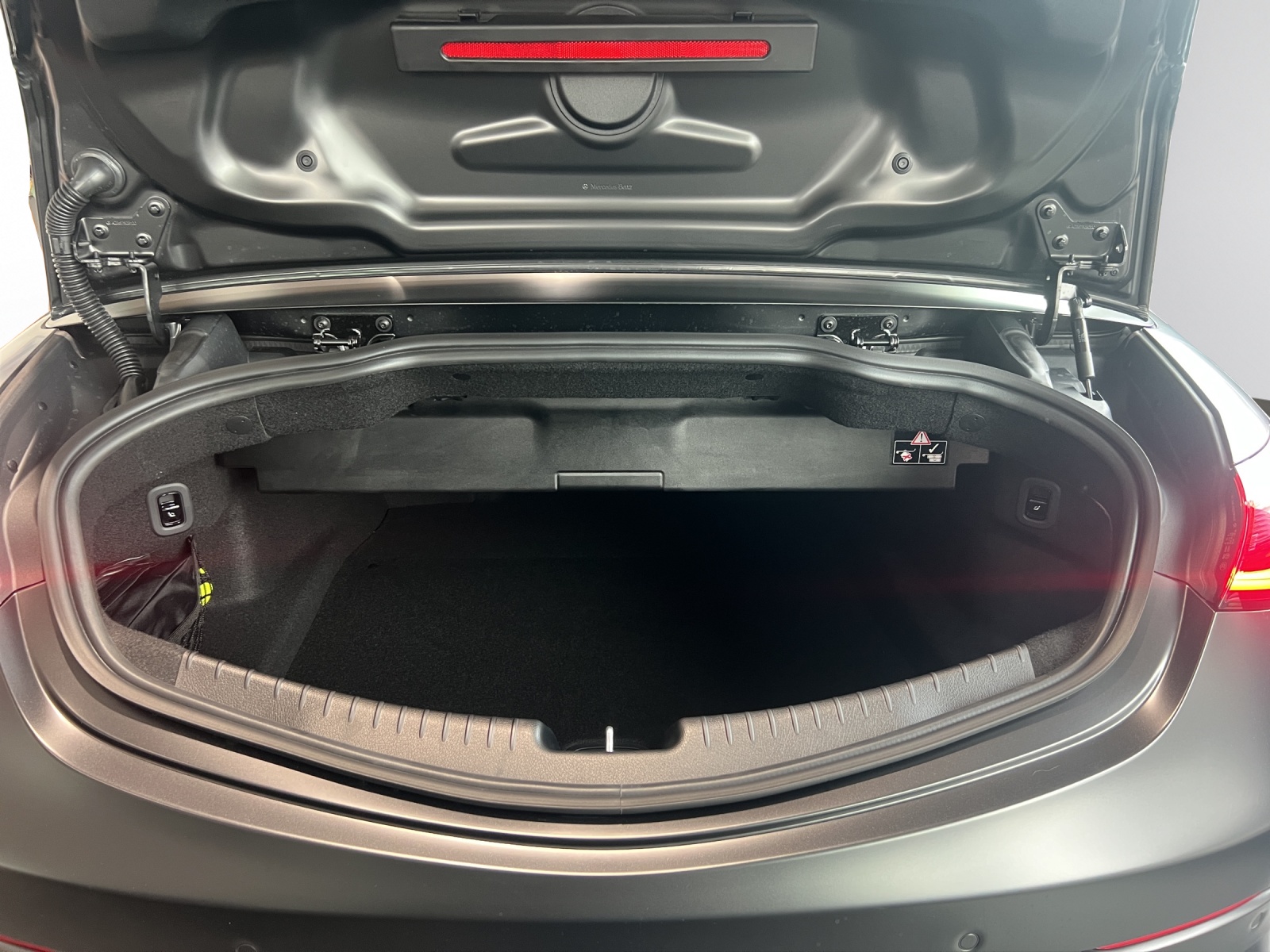 MERCEDES-BENZ CLE AMG 53 Cabrio 4Matic+ 9G-Tronic-image-7