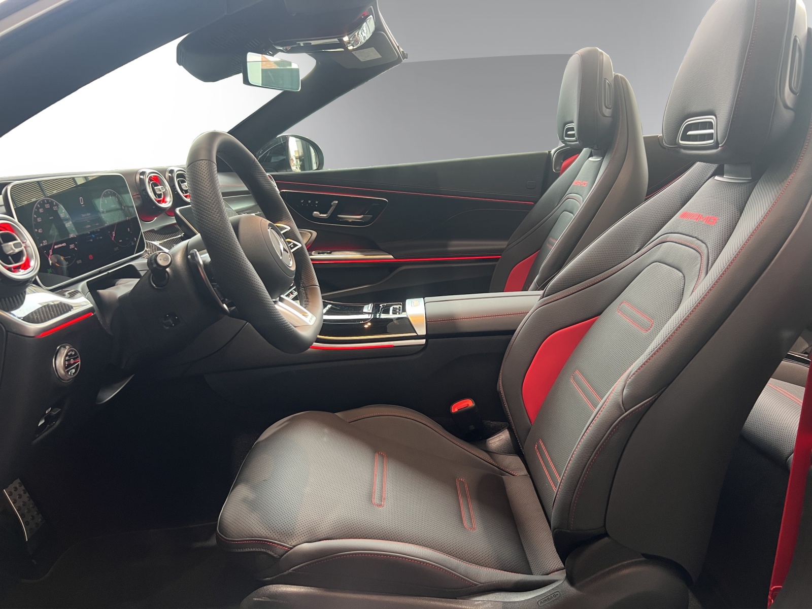 MERCEDES-BENZ CLE AMG 53 Cabrio 4Matic+ 9G-Tronic-image-2