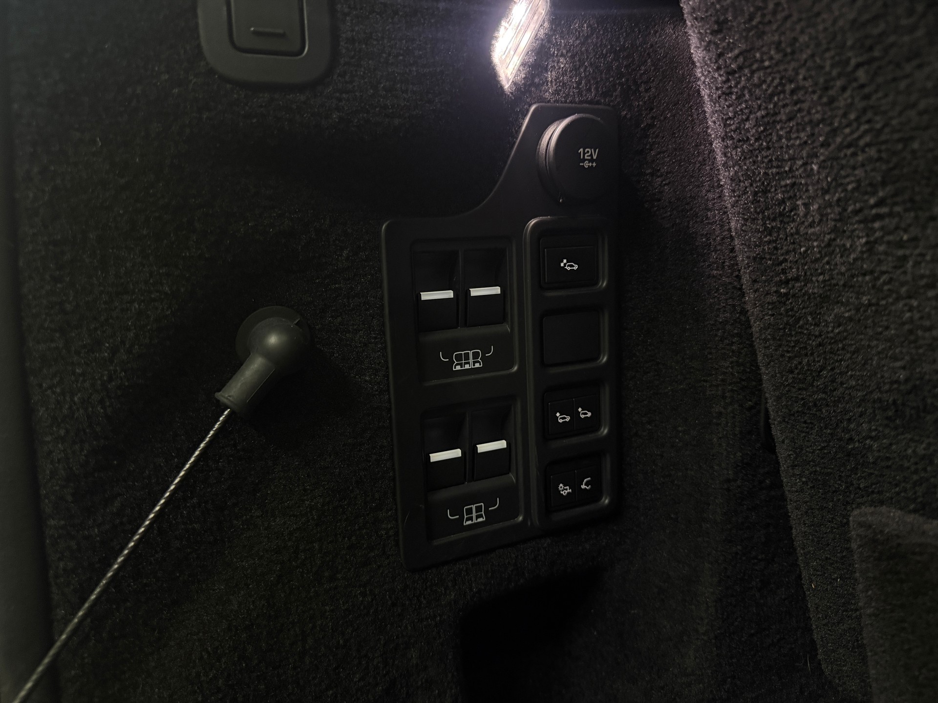 LAND ROVER Discovery 3.0 SDV6 HSE Luxury Automatic-image-19