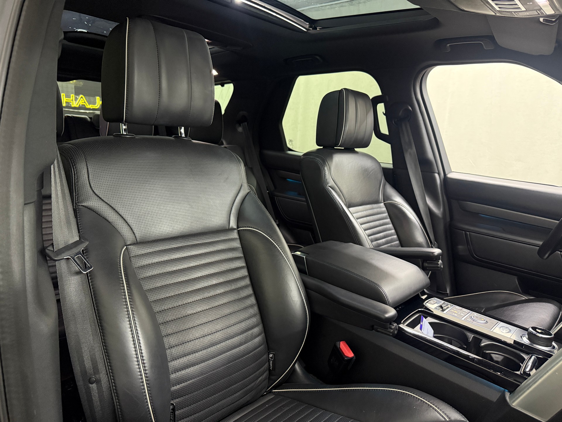 LAND ROVER Discovery 3.0 SDV6 HSE Luxury Automatic-image-17