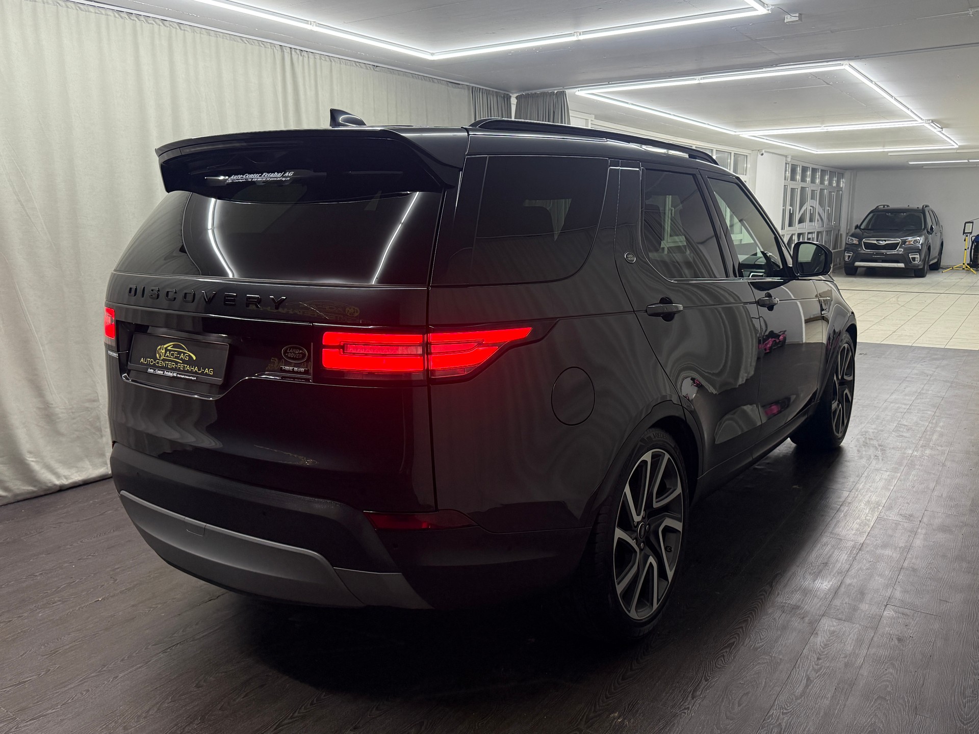 LAND ROVER Discovery 3.0 SDV6 HSE Luxury Automatic-image-3