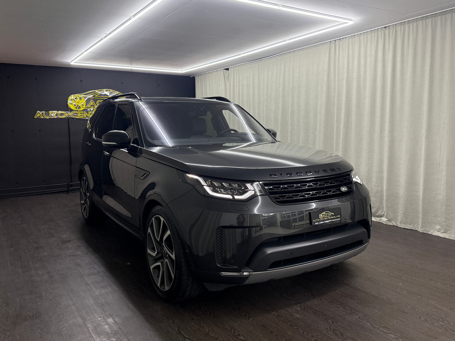 LAND ROVER Discovery 3.0 SDV6 HSE Luxury Automatic-image-2