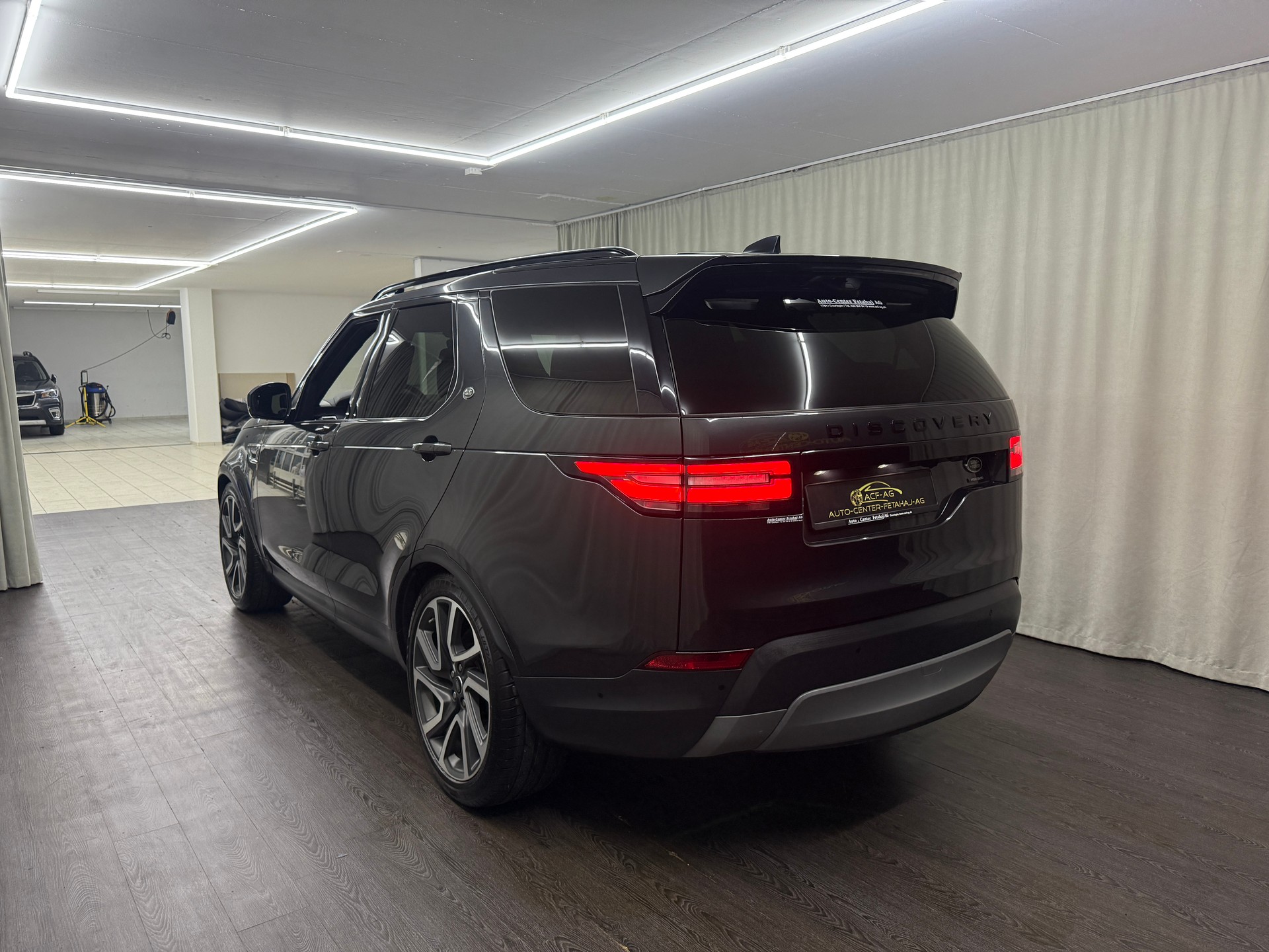 LAND ROVER Discovery 3.0 SDV6 HSE Luxury Automatic-image-5