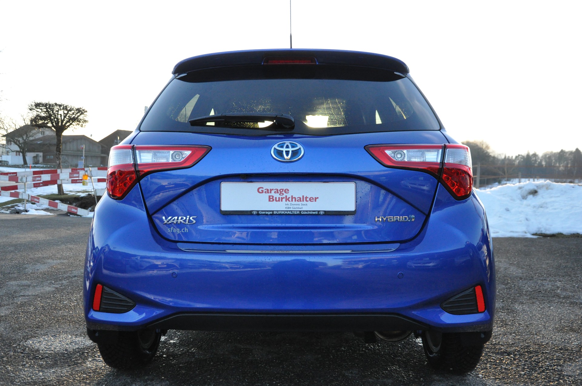 TOYOTA Yaris 1.5 VVT-i Hybrid Style e-CVT-image-4