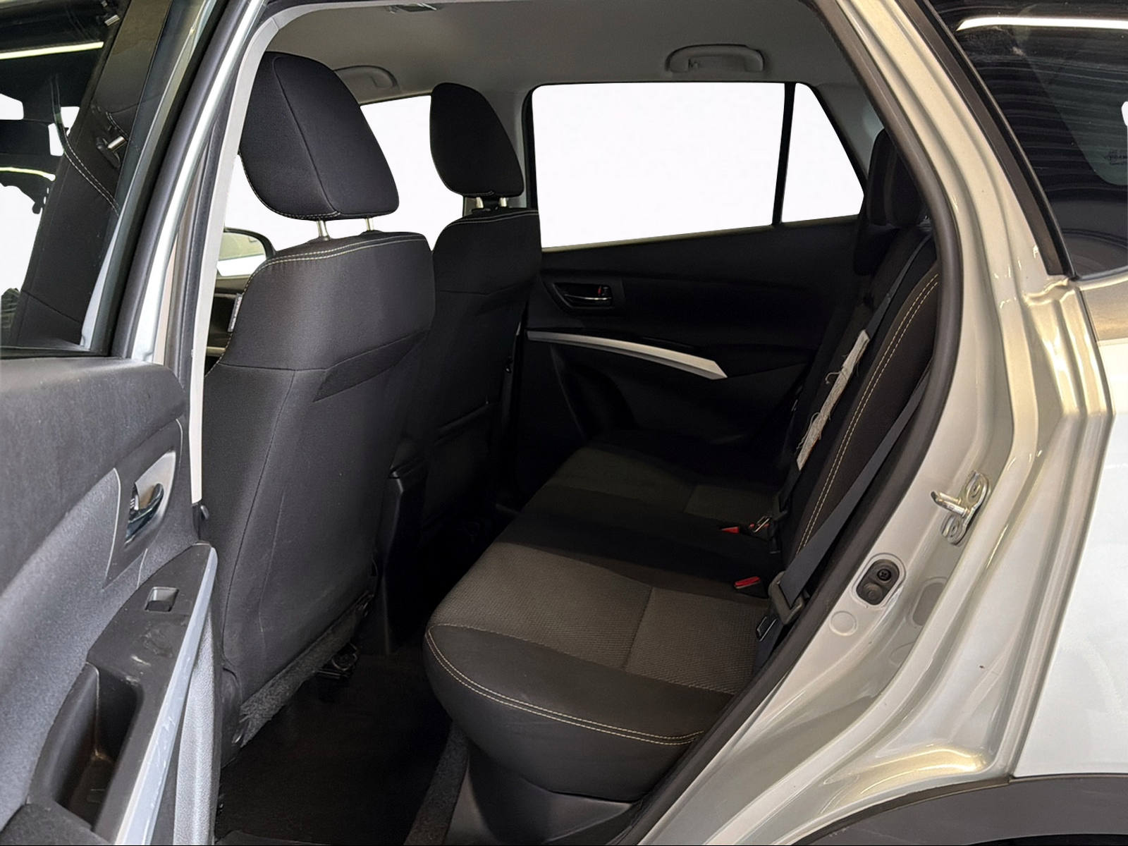 SUZUKI SX4 S-Cross 1.6 TD PizSulai 4WD TCSS-image-11