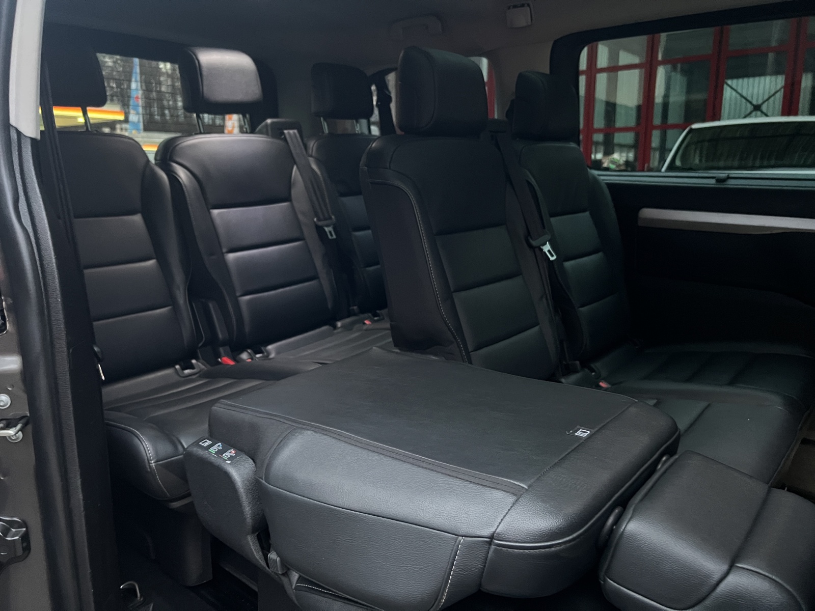 PEUGEOT Traveller 2.0 BlueHDi Allure Standard EAT-image-19