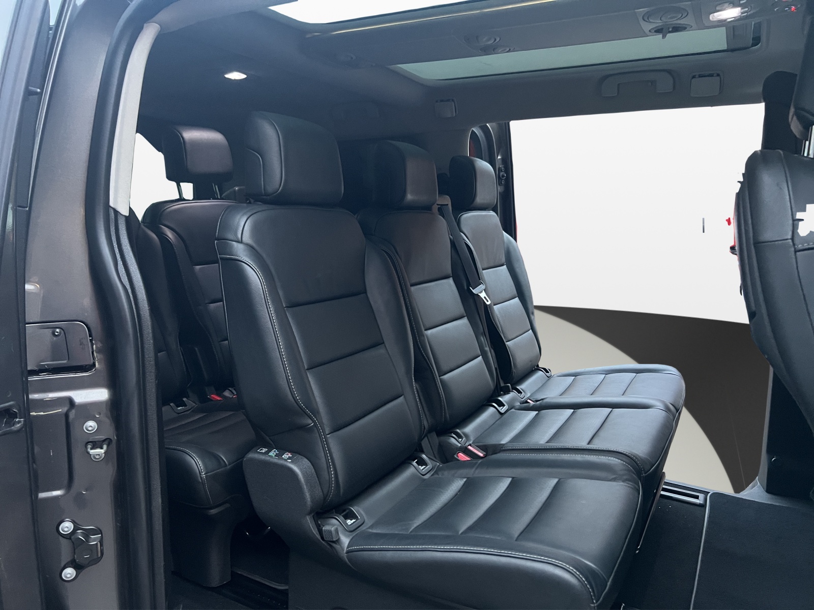 PEUGEOT Traveller 2.0 BlueHDi Allure Standard EAT-image-16