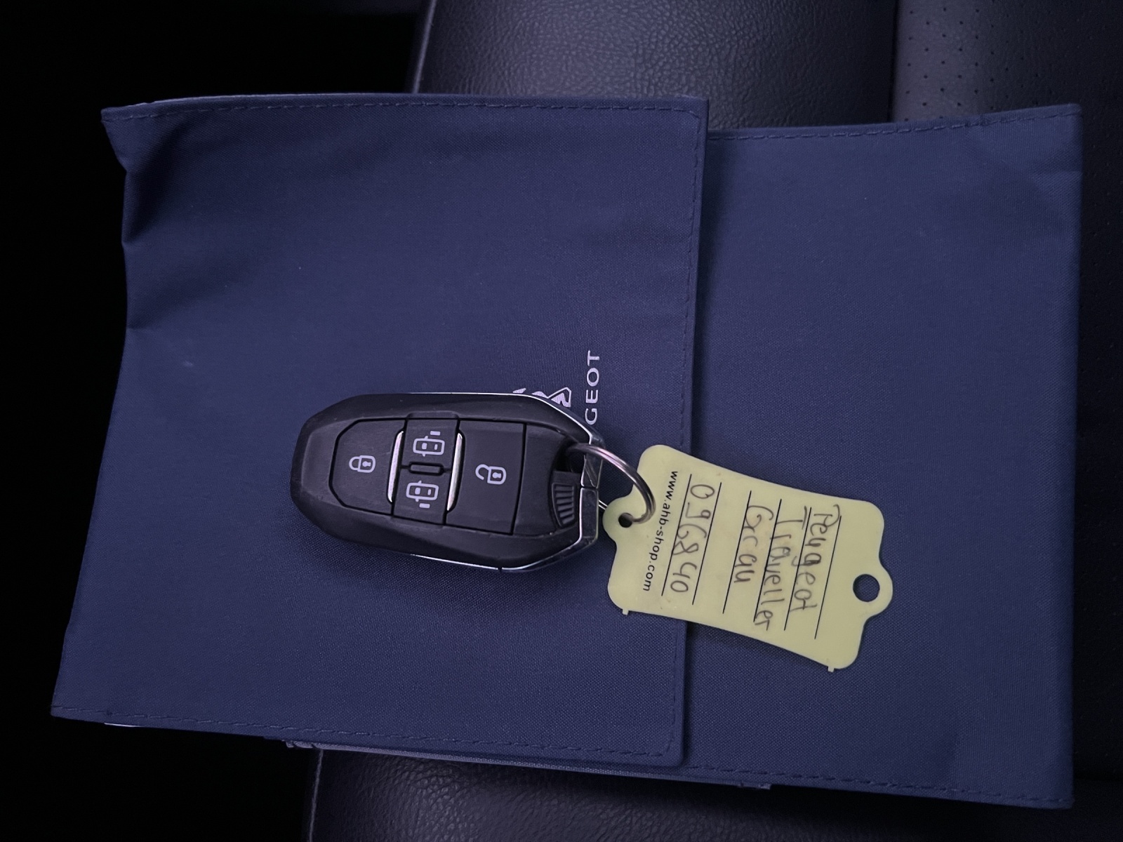 PEUGEOT Traveller 2.0 BlueHDi Allure Standard EAT-image-22