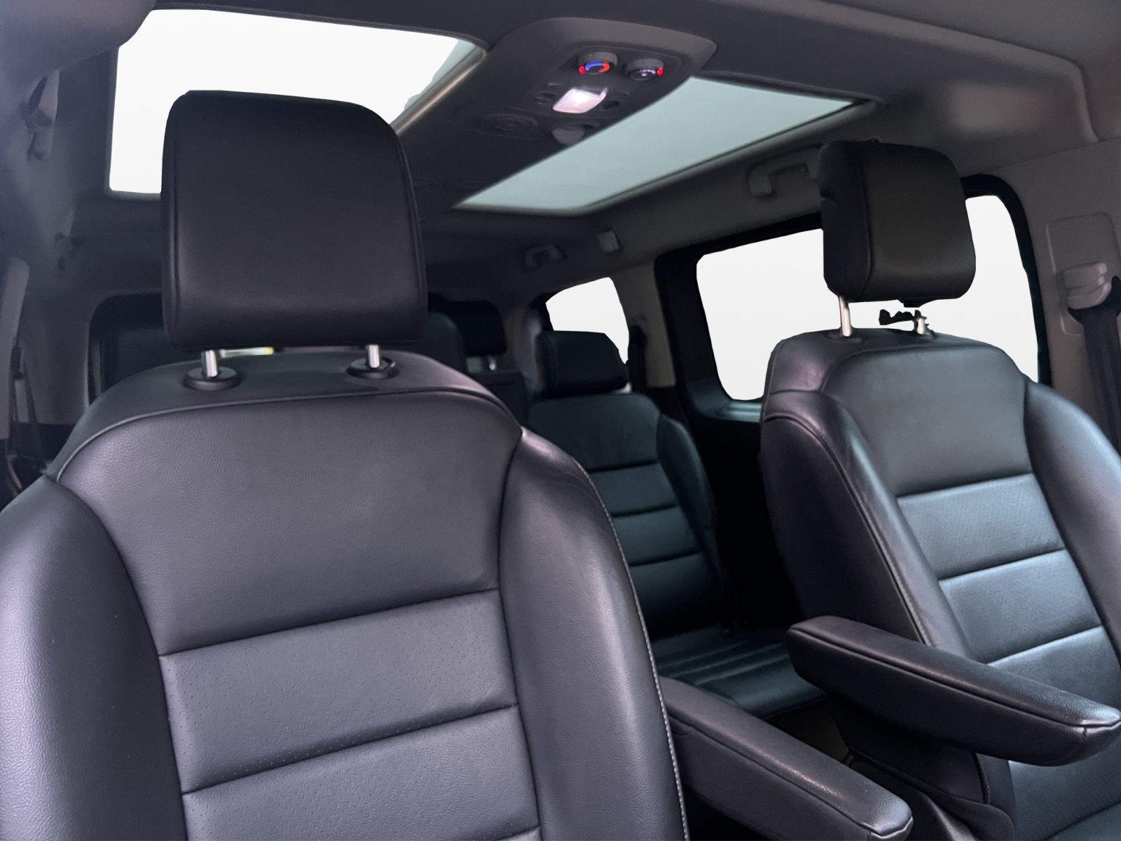 PEUGEOT Traveller 2.0 BlueHDi Allure Standard EAT-image-13