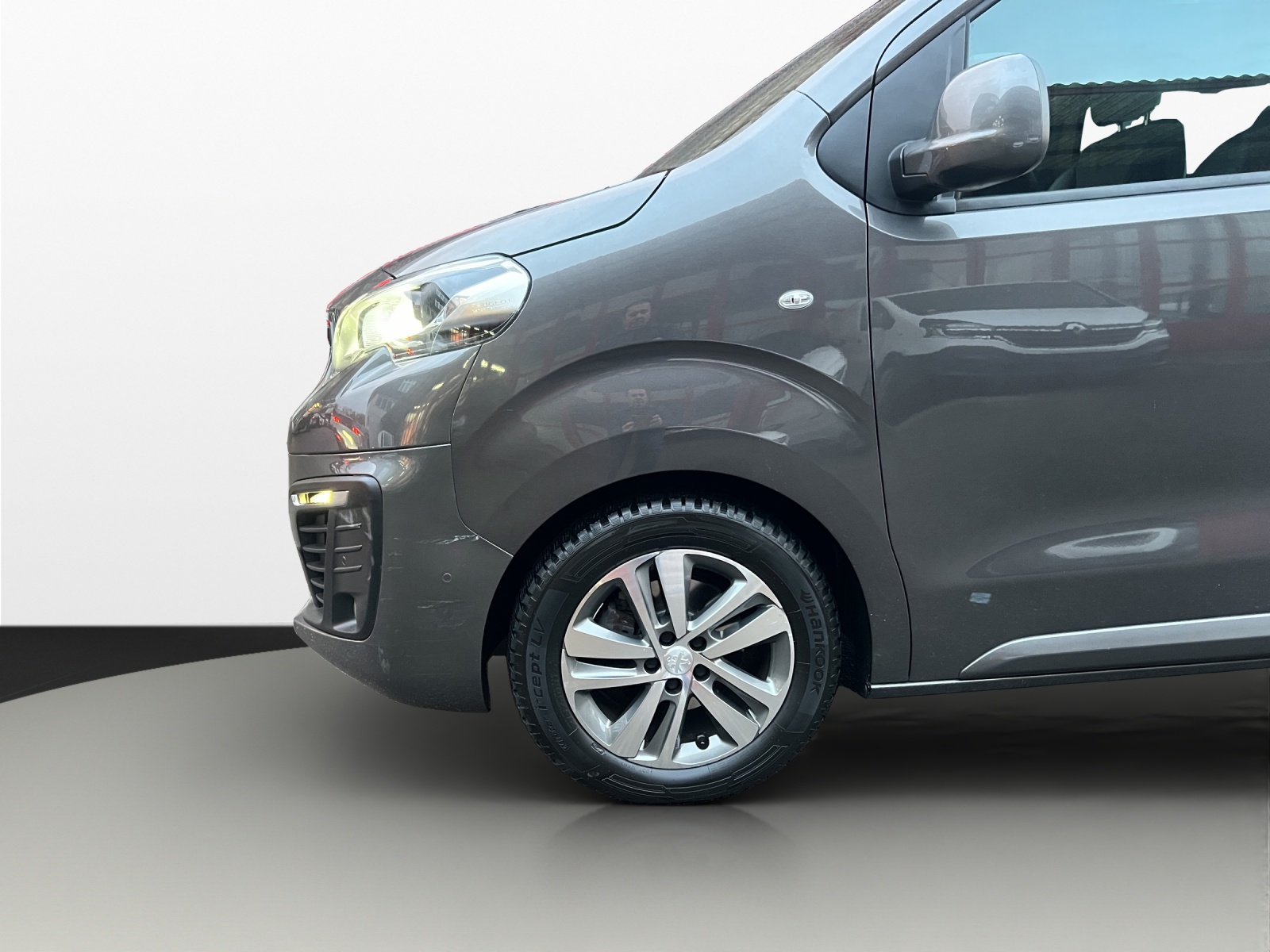 PEUGEOT Traveller 2.0 BlueHDi Allure Standard EAT-image-18