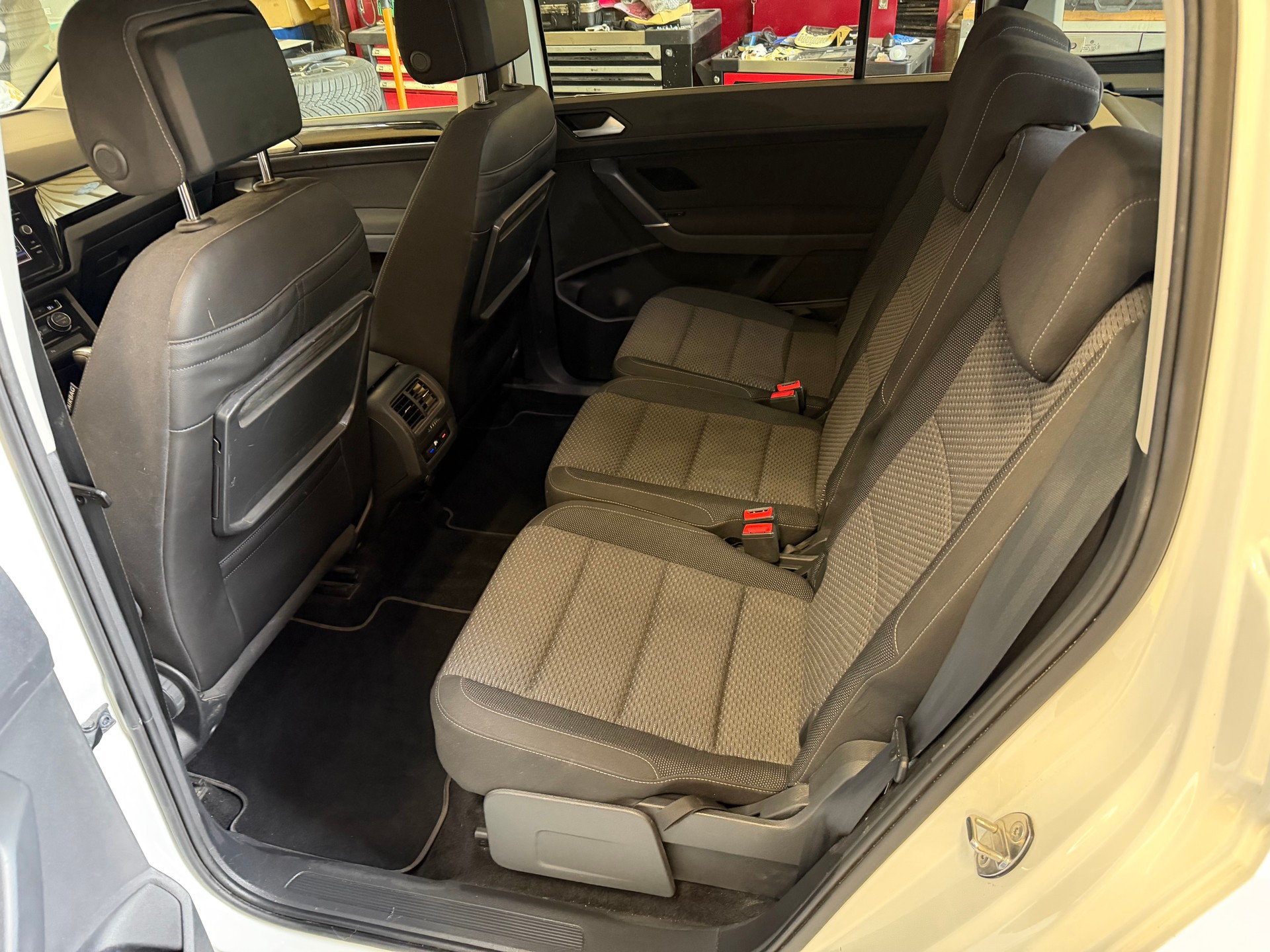 VW Touran 2.0 TDI BlueMotion Technology Comfortline DSG-image-11