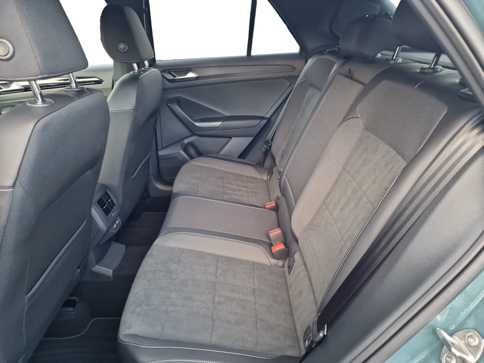 VW T-Roc 1.5 TSI EVO R-Line DSG AHK-image-21