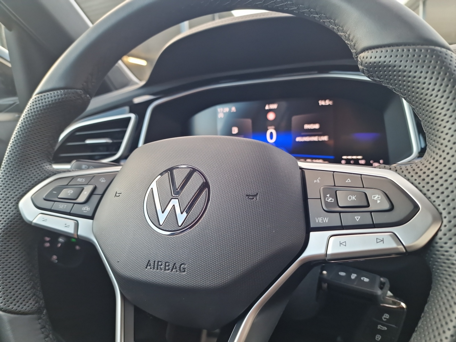 VW T-Roc 1.5 TSI EVO R-Line DSG AHK-image-14