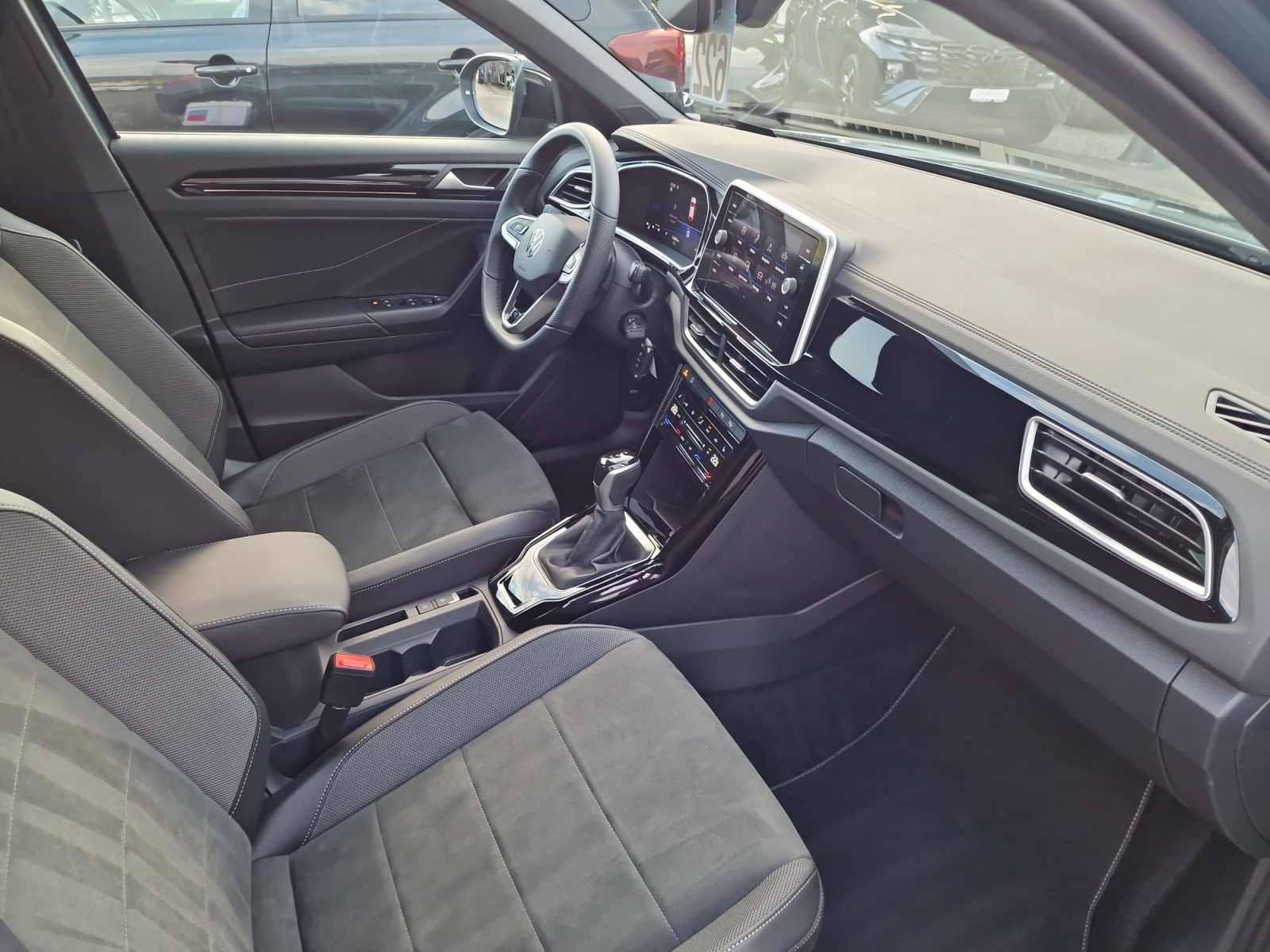 VW T-Roc 1.5 TSI EVO R-Line DSG AHK-image-20