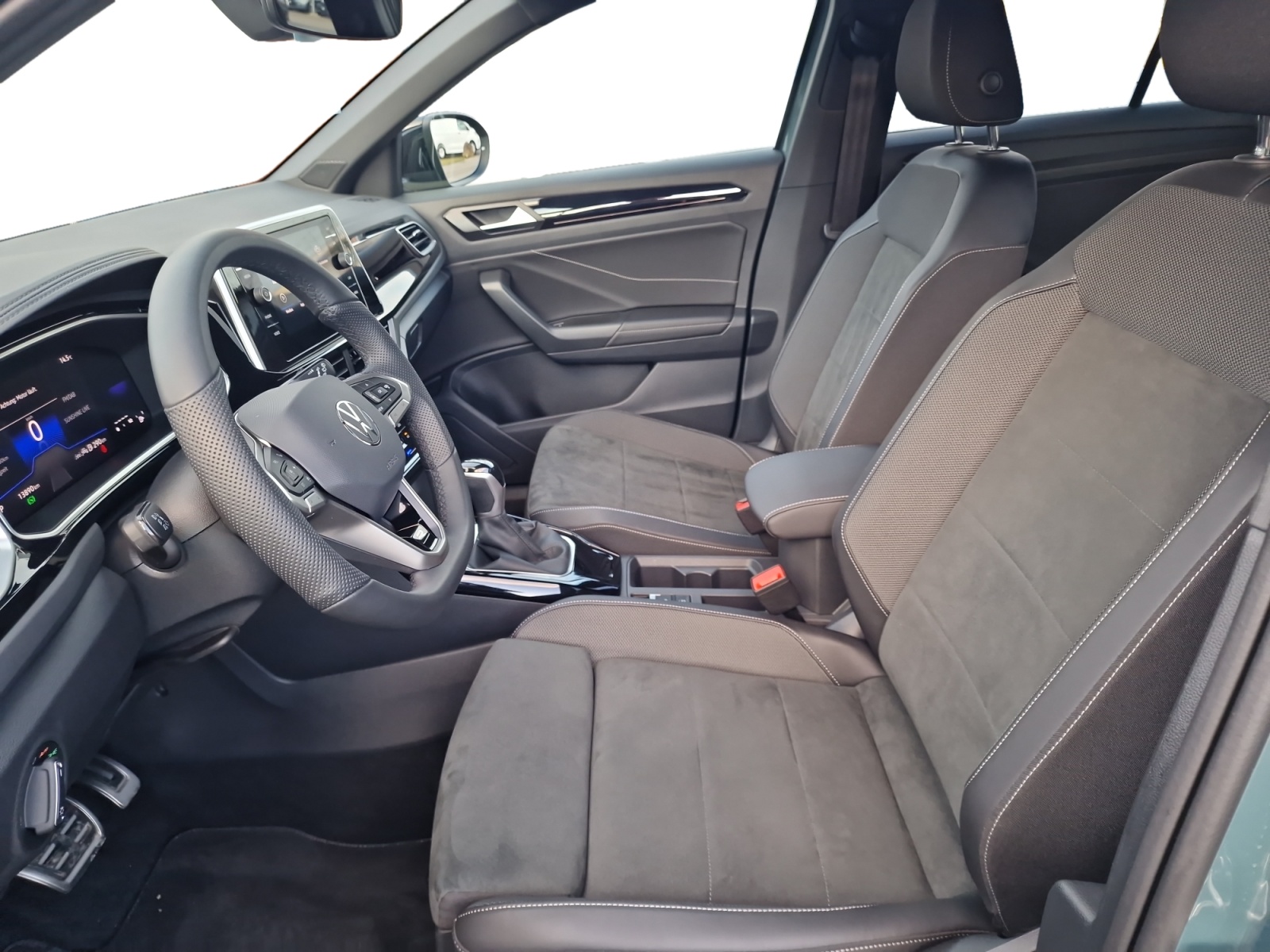 VW T-Roc 1.5 TSI EVO R-Line DSG AHK-image-10