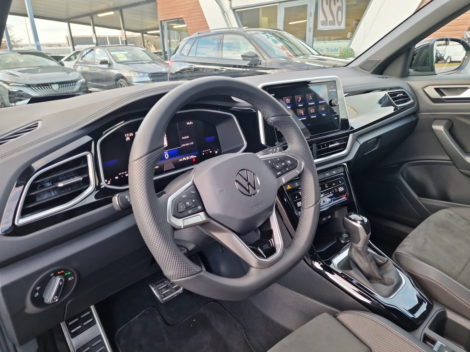 VW T-Roc 1.5 TSI EVO R-Line DSG AHK-image-11