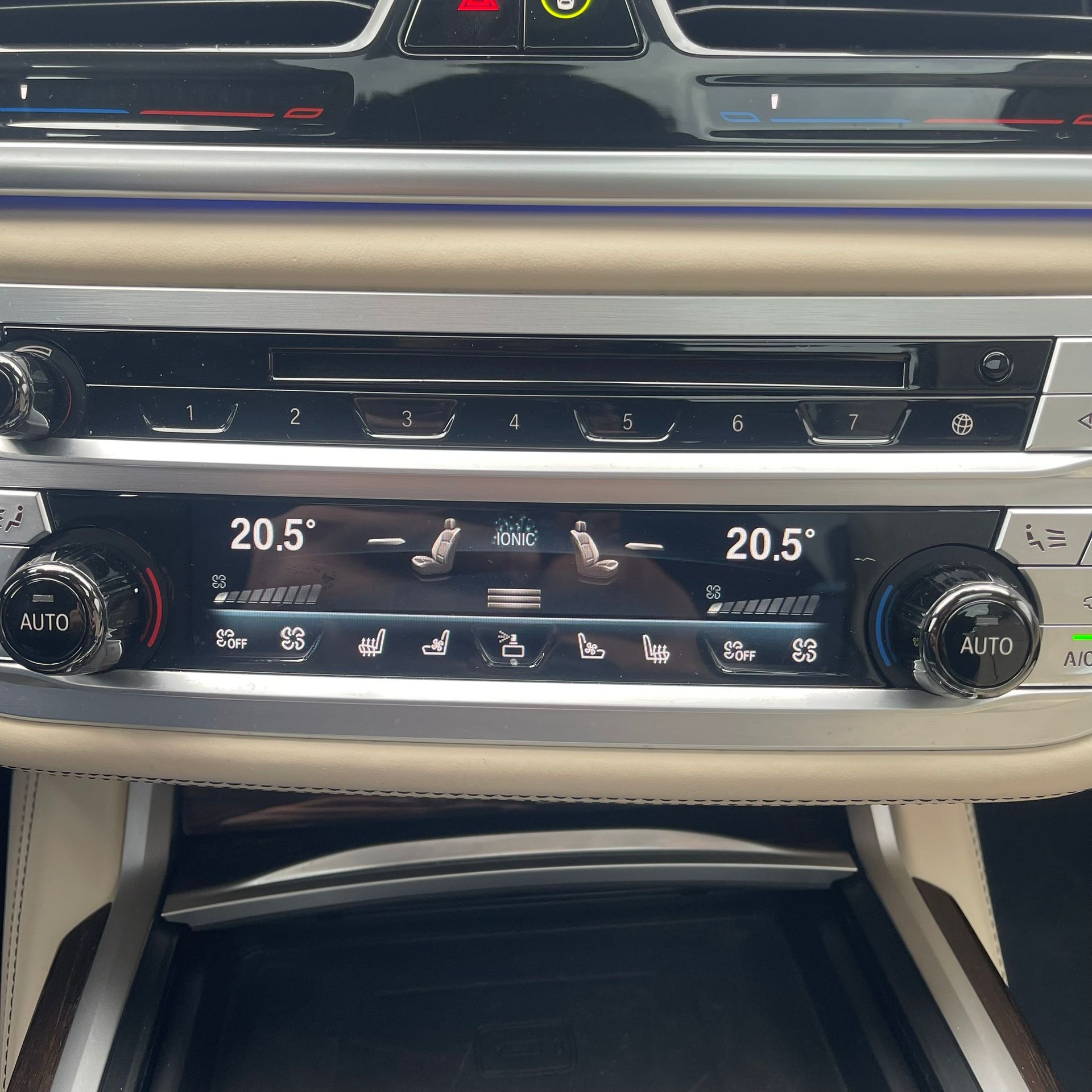 BMW 745Le xDrive M Sport Steptronic-image-38