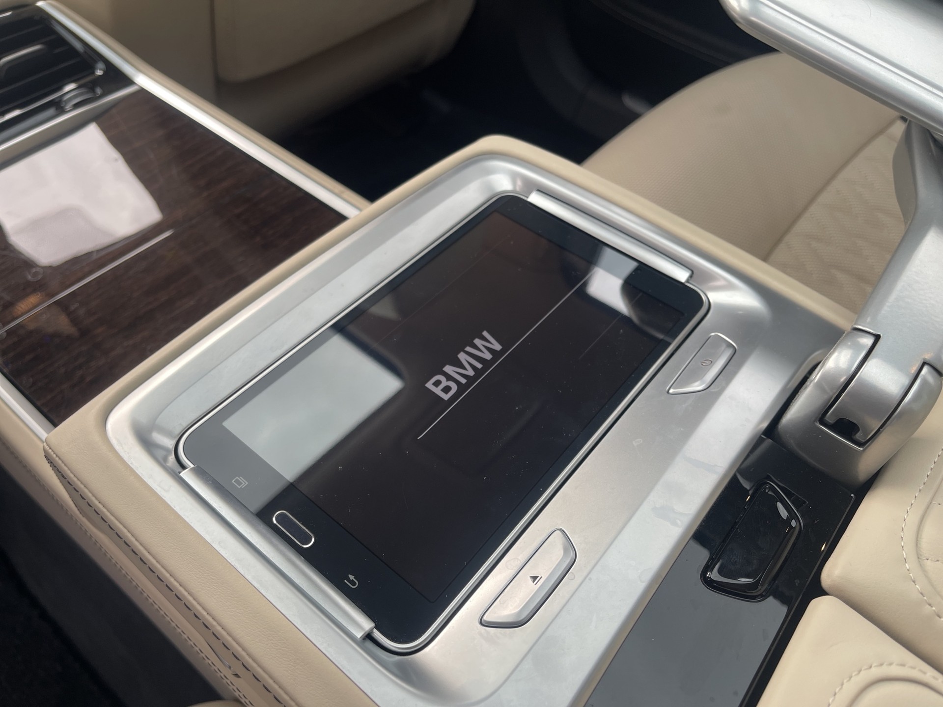 BMW 745Le xDrive M Sport Steptronic-image-24