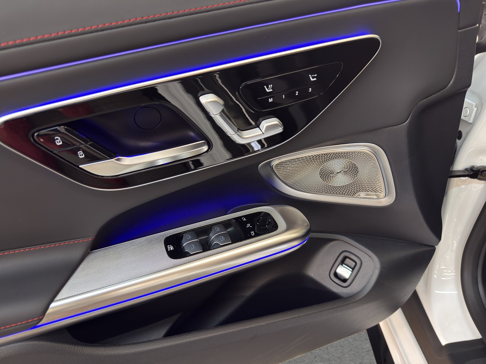 MERCEDES-BENZ CLE 53 4M+ Cabrio - AMG / DISTRONIC / 360 Grad Kamera / Soundsystem-image-12