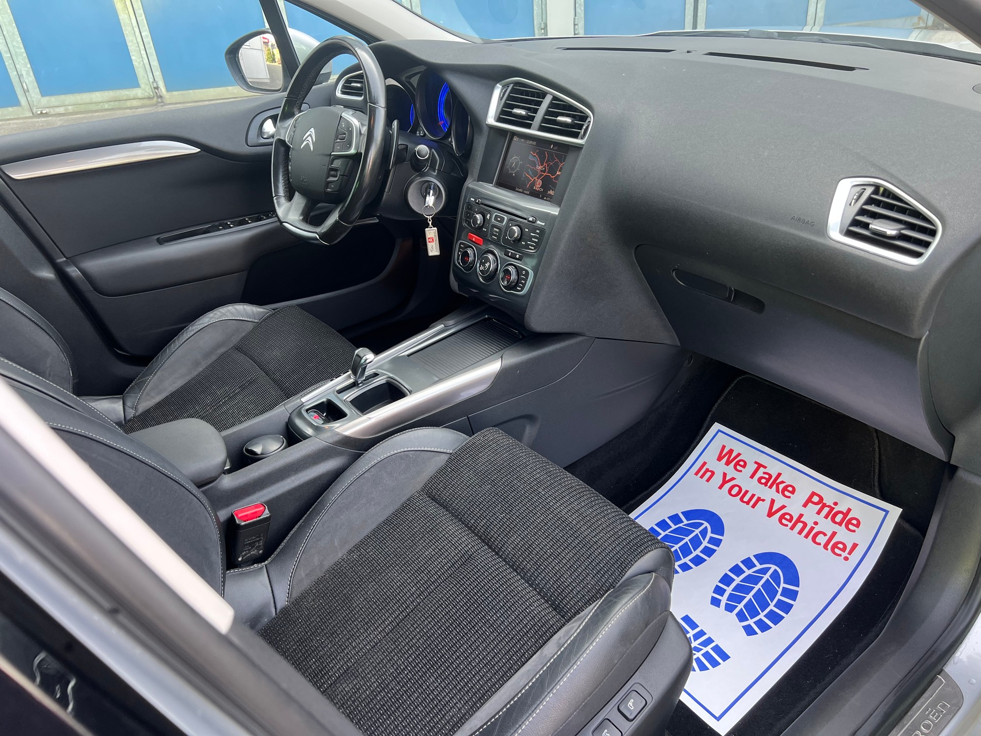 CITROEN C4 Berline 1.6 e-HDi Swiss Style EGS6-image-7
