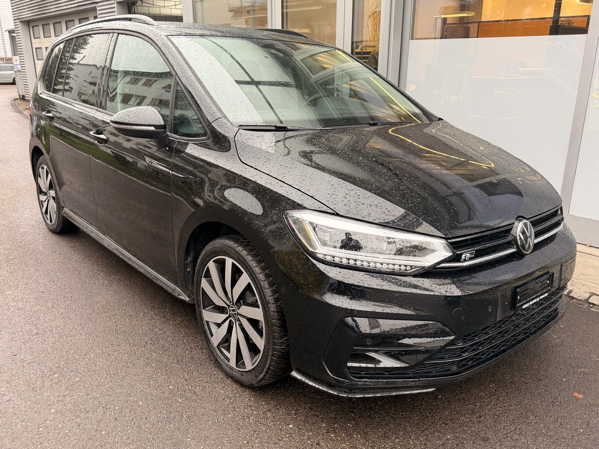 VW Touran 2.0 TDI Highline R-line *** BLACK STYLE MIT TOPAUSSTATTUNG ***-image-2