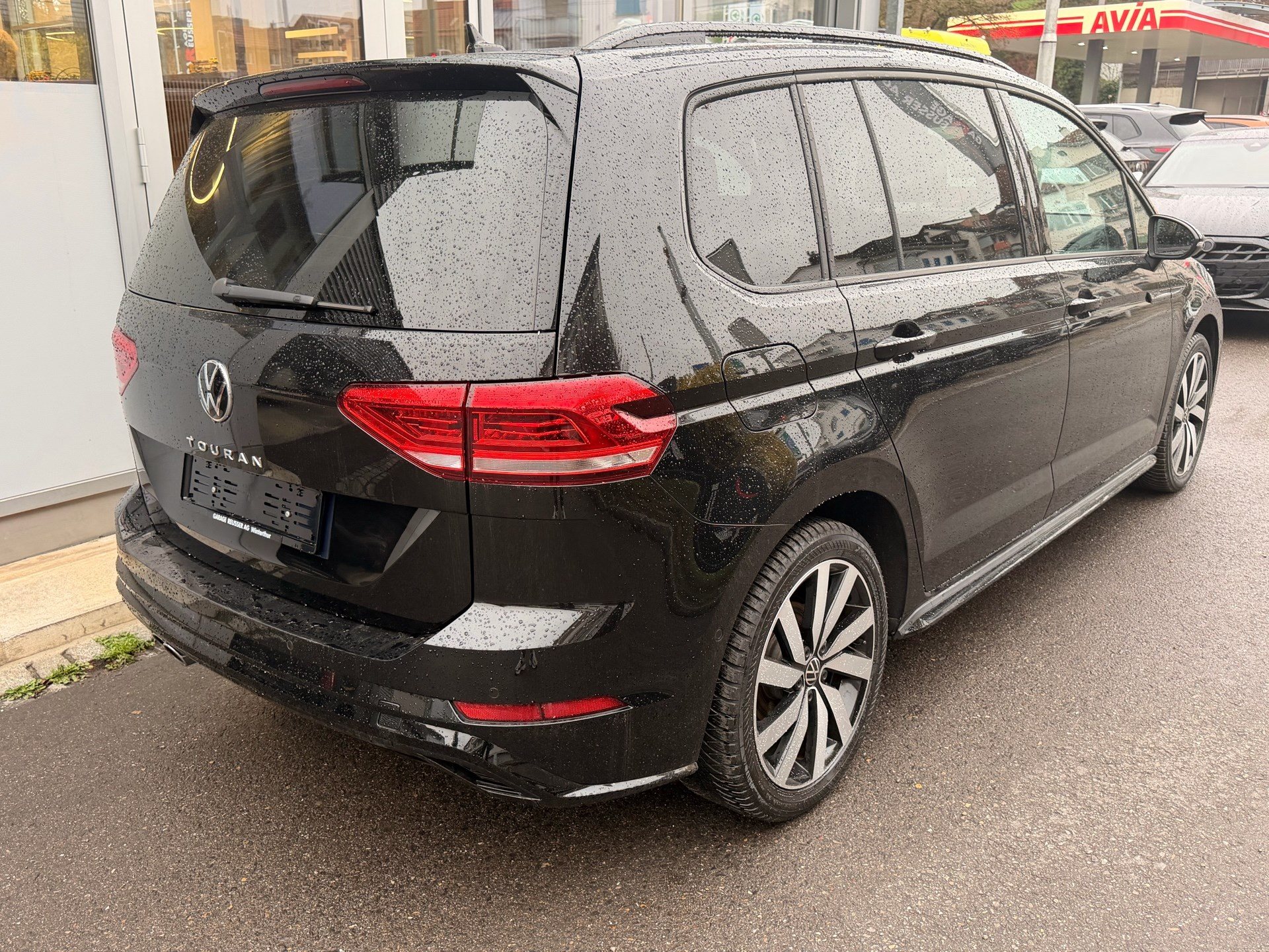 VW Touran 2.0 TDI Highline R-line *** BLACK STYLE MIT TOPAUSSTATTUNG ***-image-3