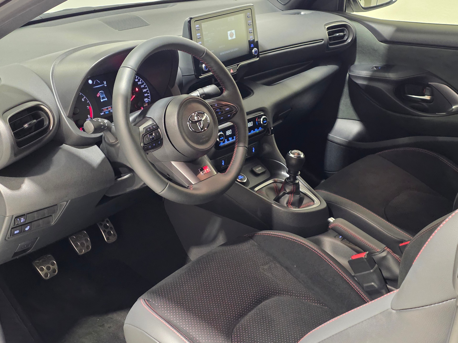 TOYOTA Yaris 1.6 GR Sport Circuit Paket-image-6