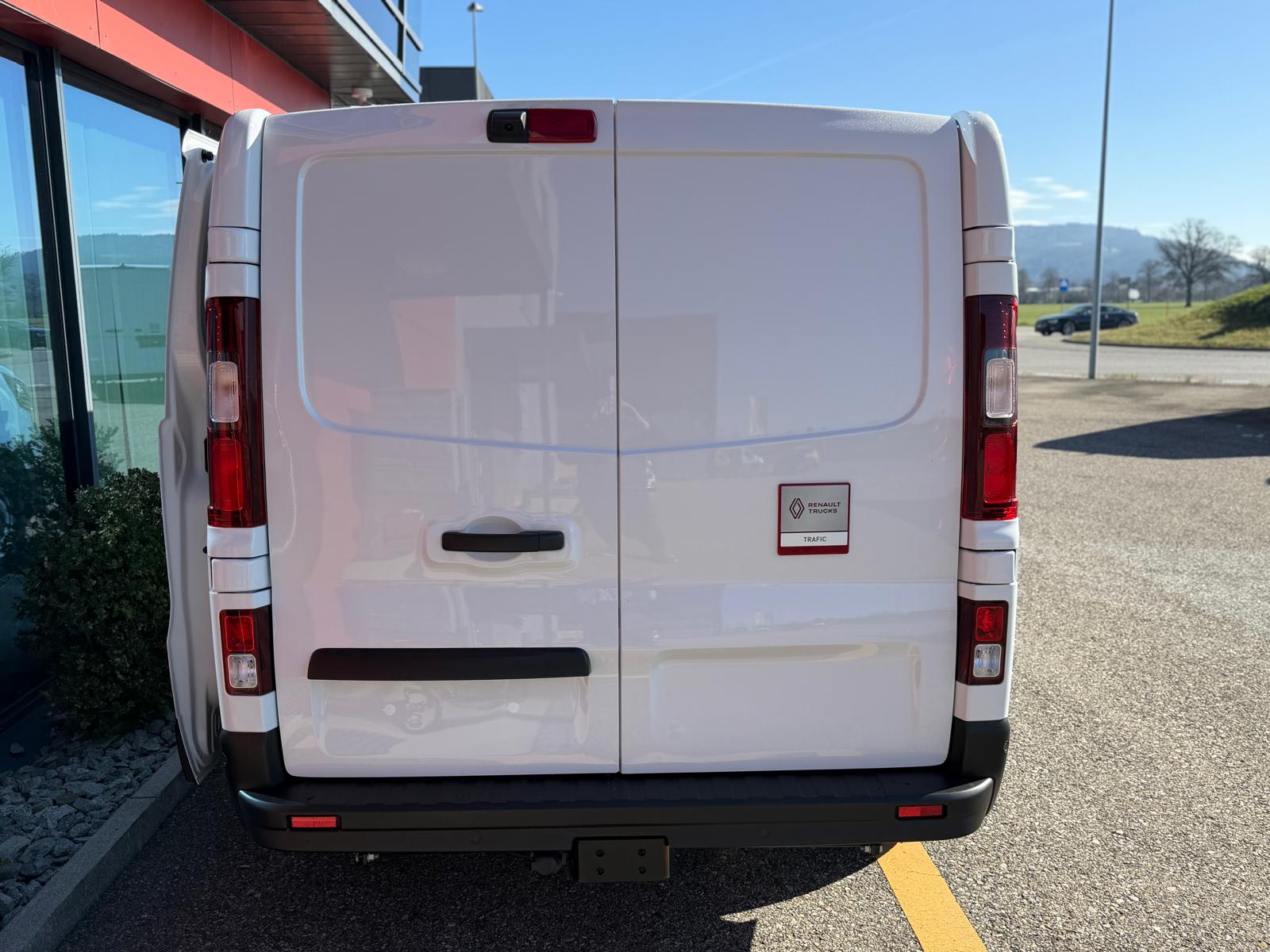 RENAULT Trafic Red Edition 150 PS L1H1 Hecktüren-image-5