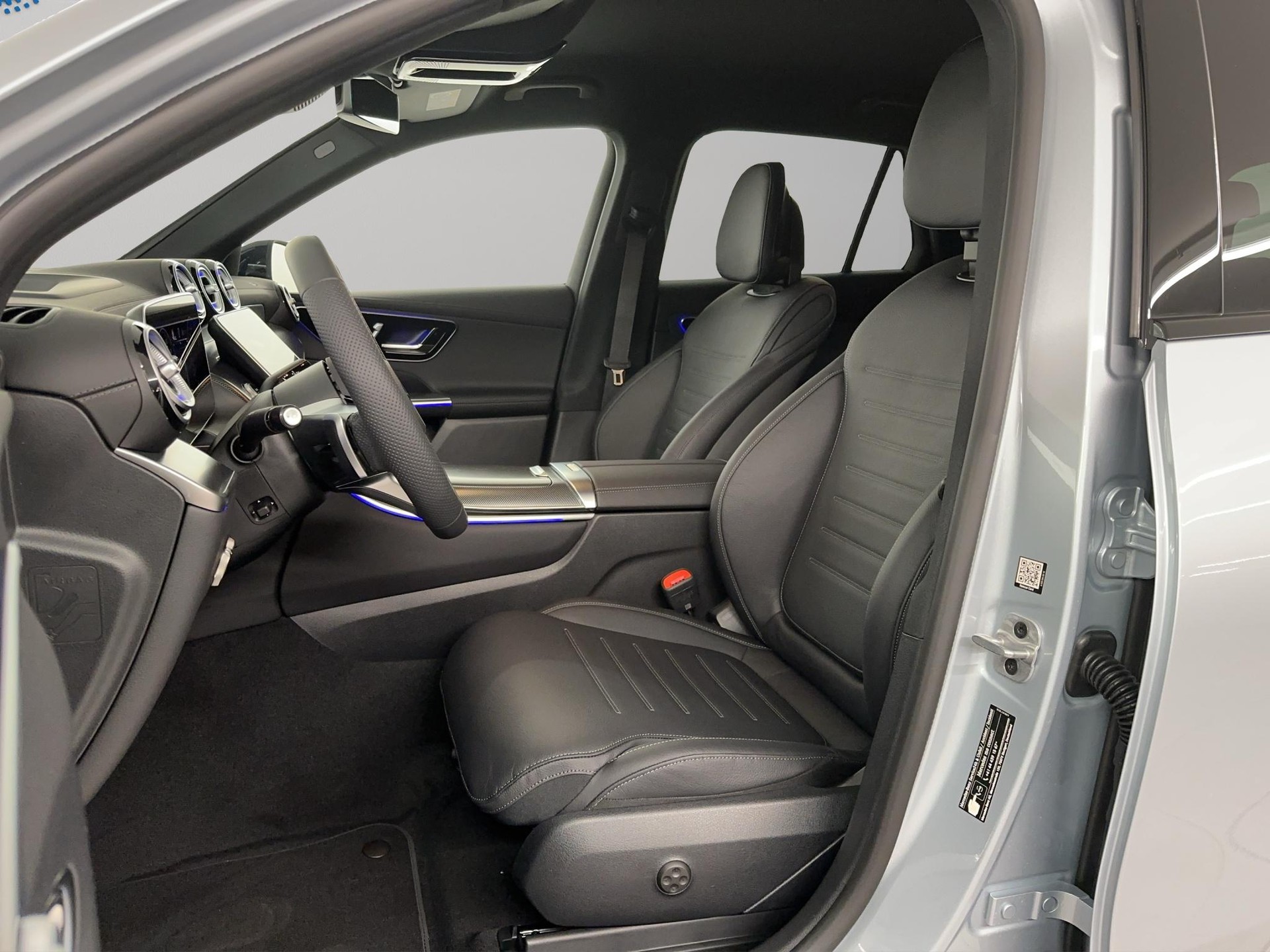 MERCEDES-BENZ GLC 300 AMG Line 4matic-image-5