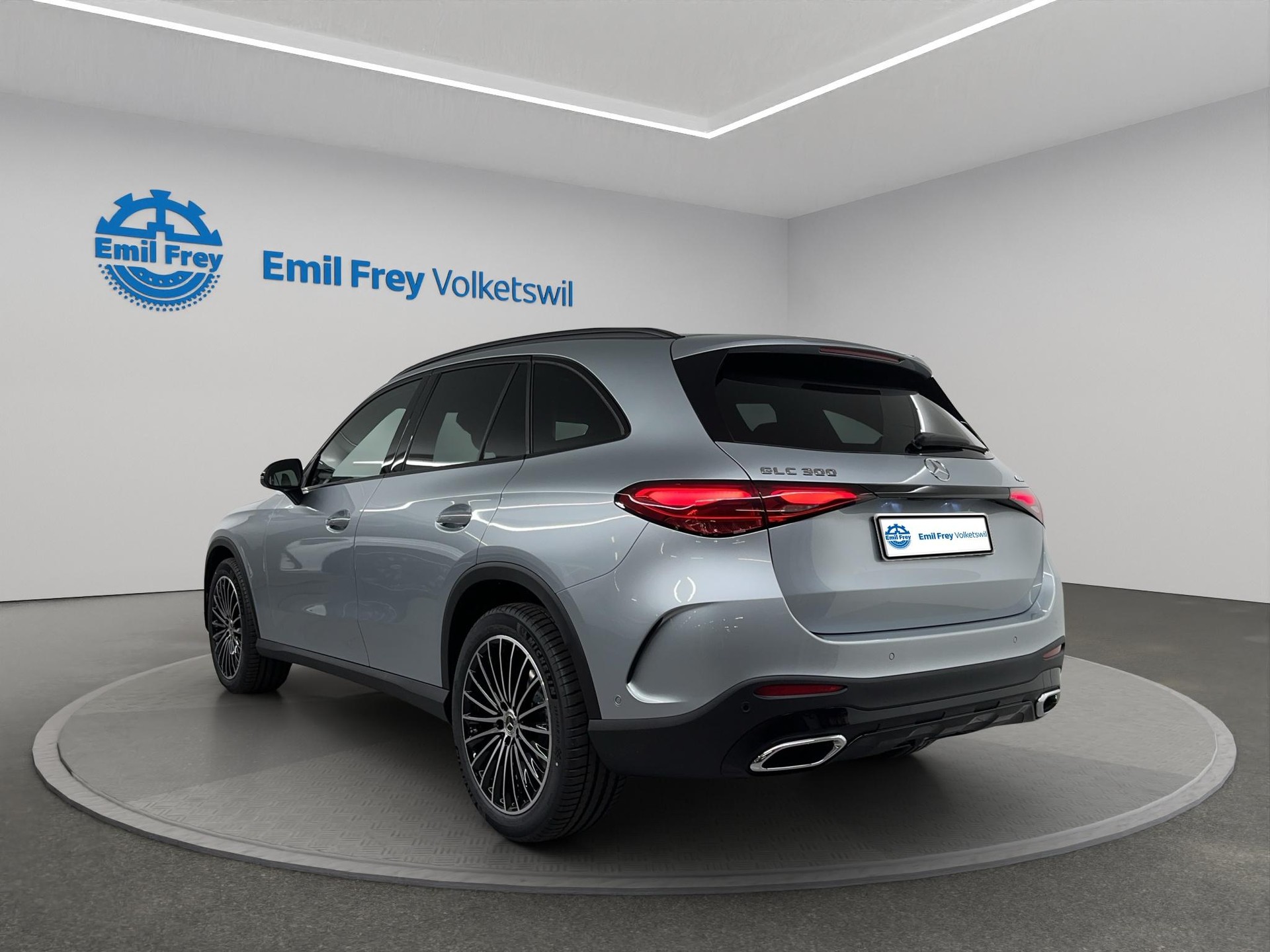 MERCEDES-BENZ GLC 300 AMG Line 4matic-image-2