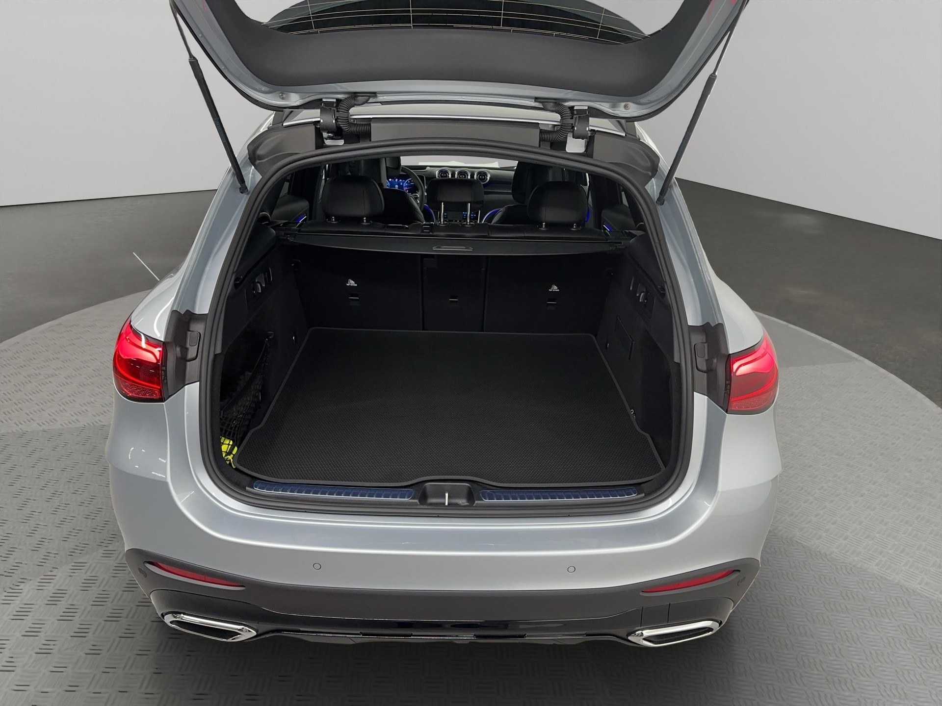 MERCEDES-BENZ GLC 300 AMG Line 4matic-image-4