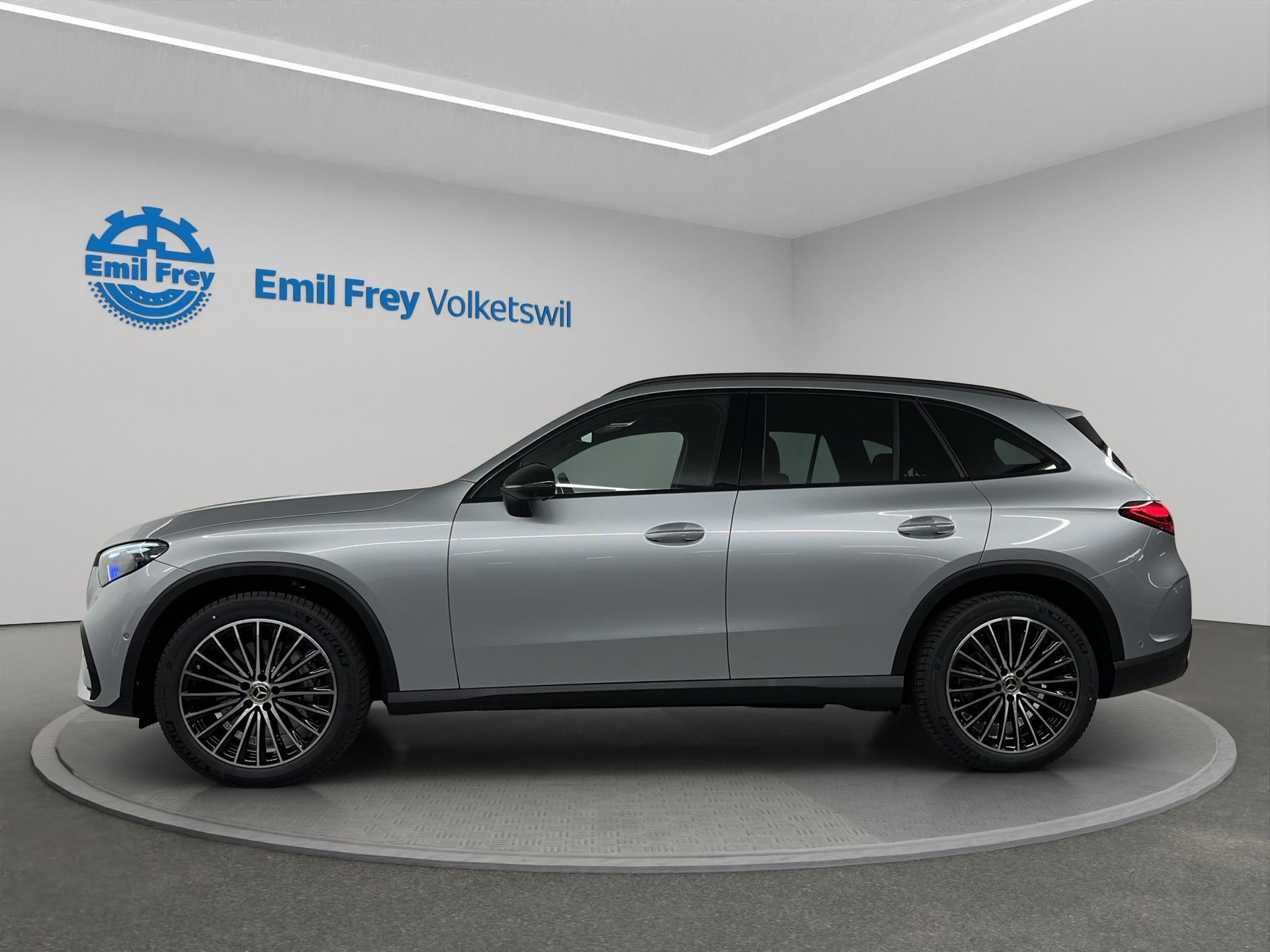 MERCEDES-BENZ GLC 300 AMG Line 4matic-image-1