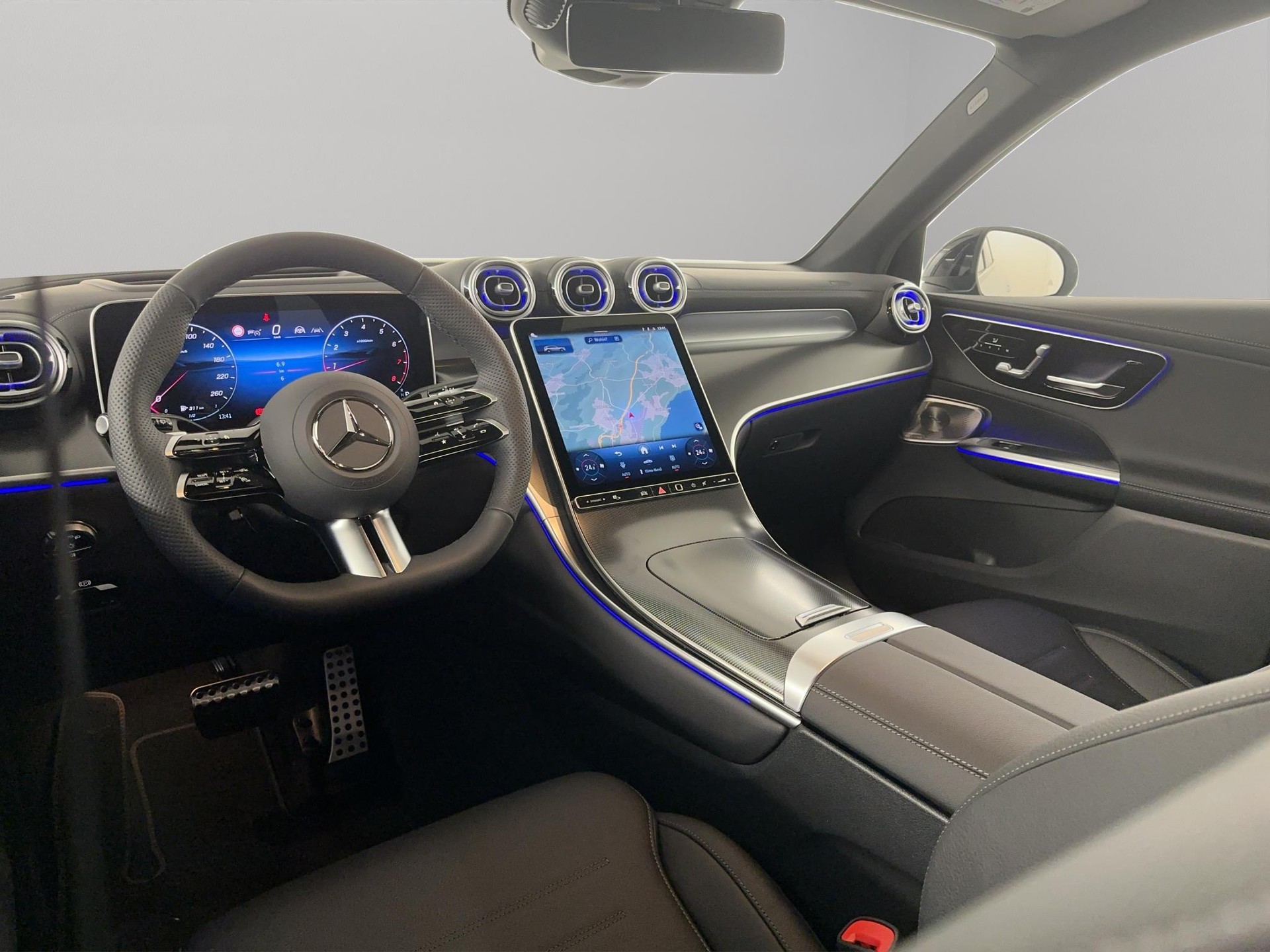 MERCEDES-BENZ GLC 300 AMG Line 4matic-image-8