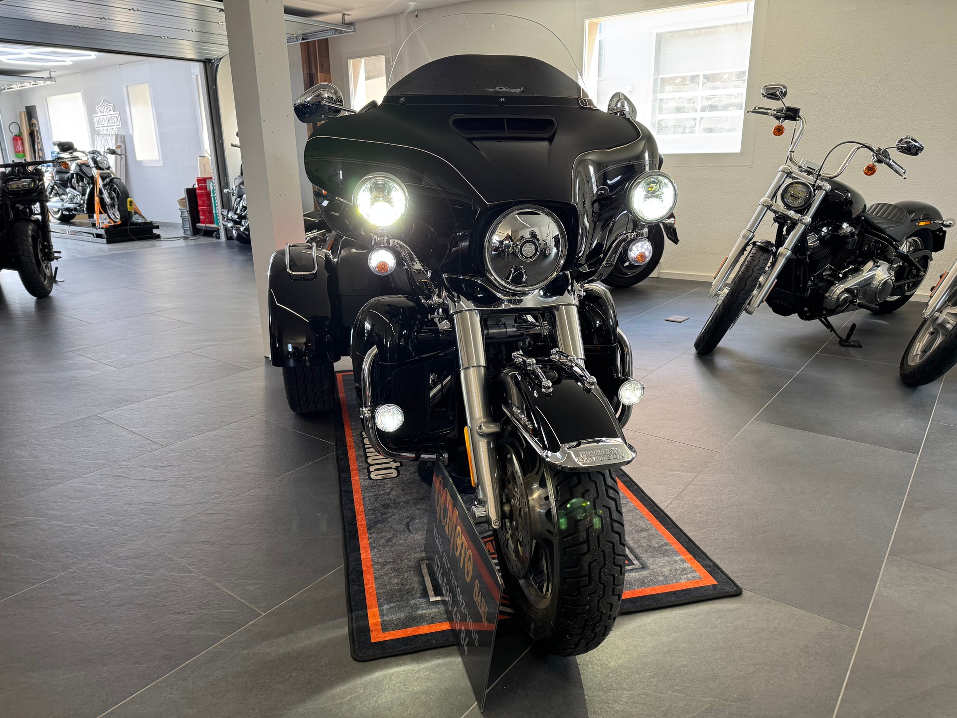 HARLEY-DAVIDSON FLHTCUTG Tri Glide Ultra-image-8