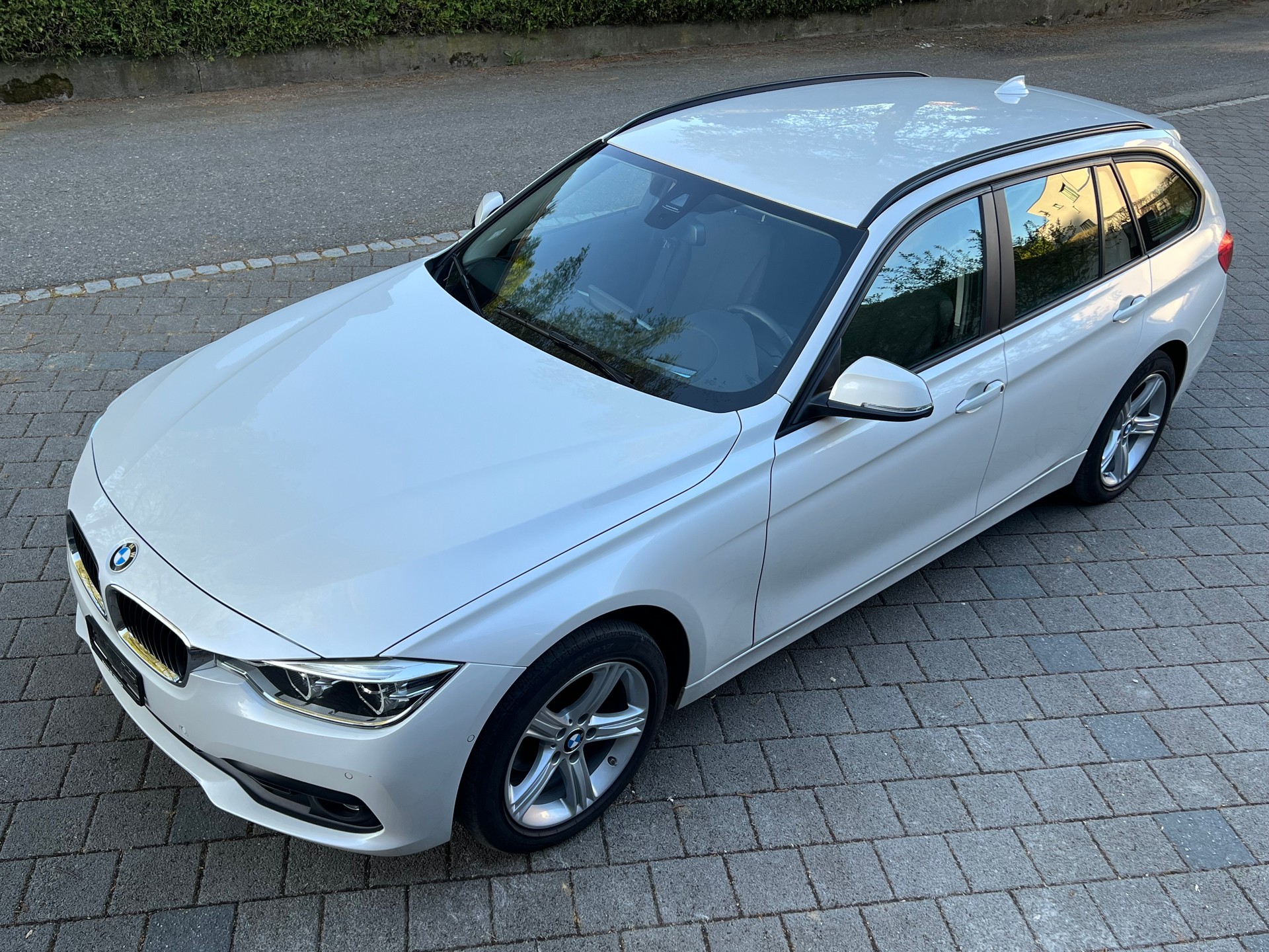 BMW 320i xDrive Touring Steptronic-image-2