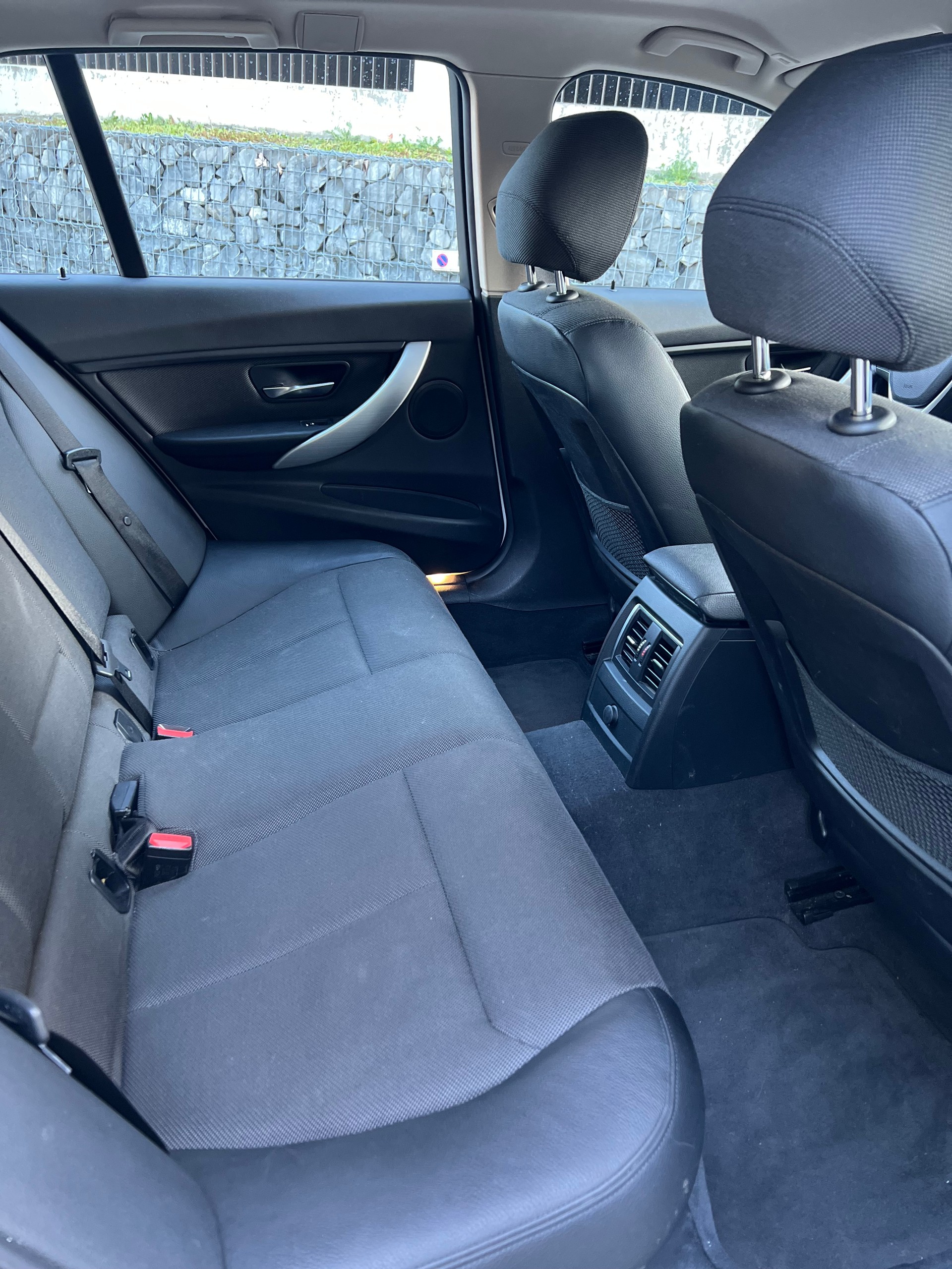 BMW 320i xDrive Touring Steptronic-image-15