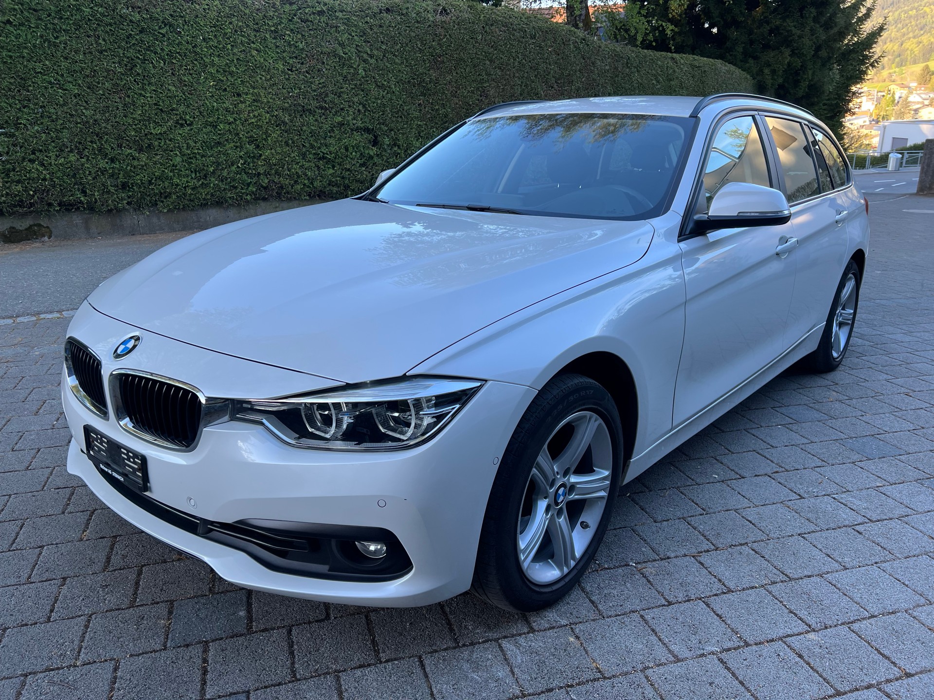 BMW 320i xDrive Touring Steptronic-image-0